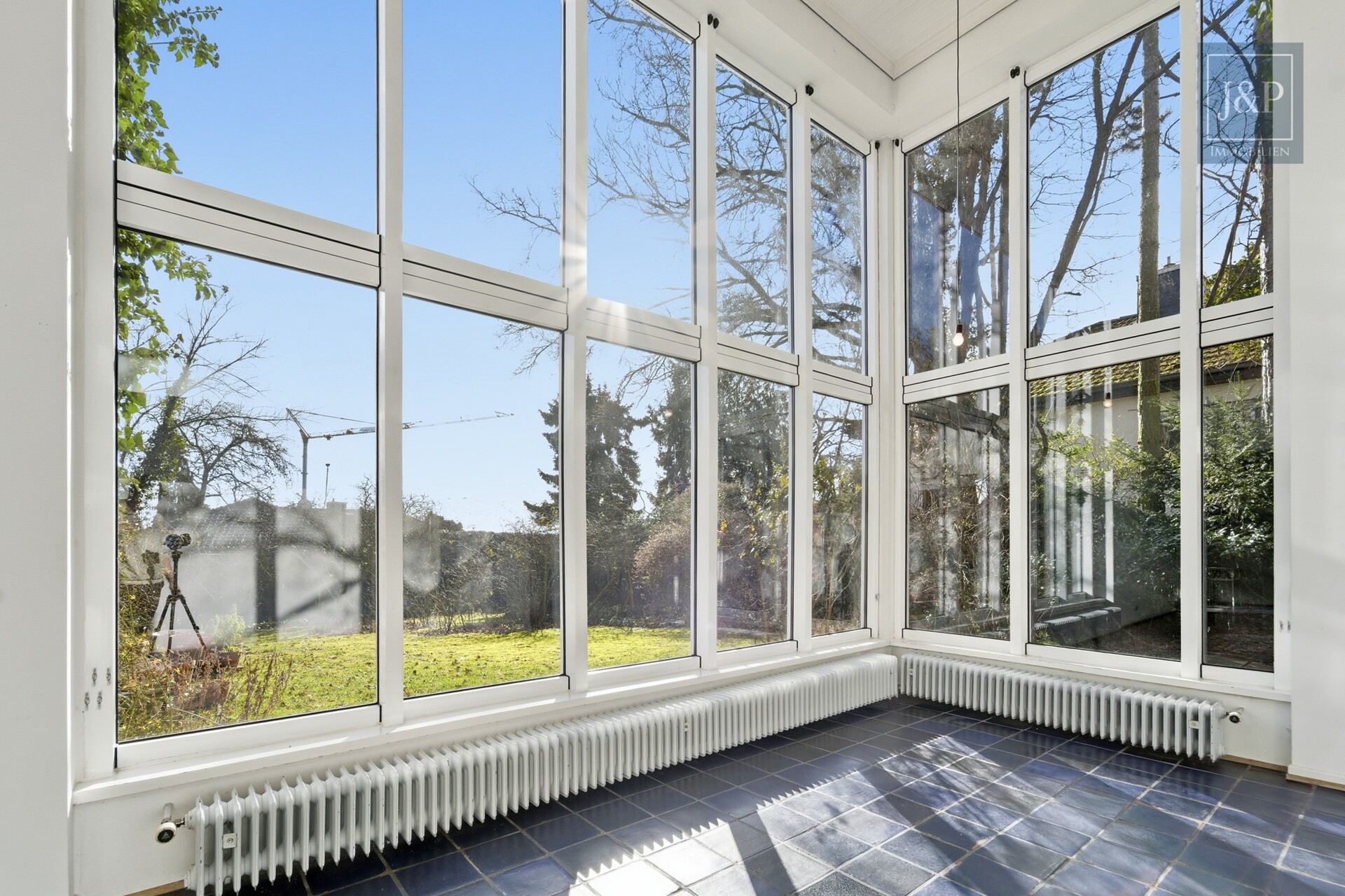 Einzigartige Architekten-Villa mit Panorama & Potenzial – Traumlage in Hofheim am Taunus - Wohnzimmer