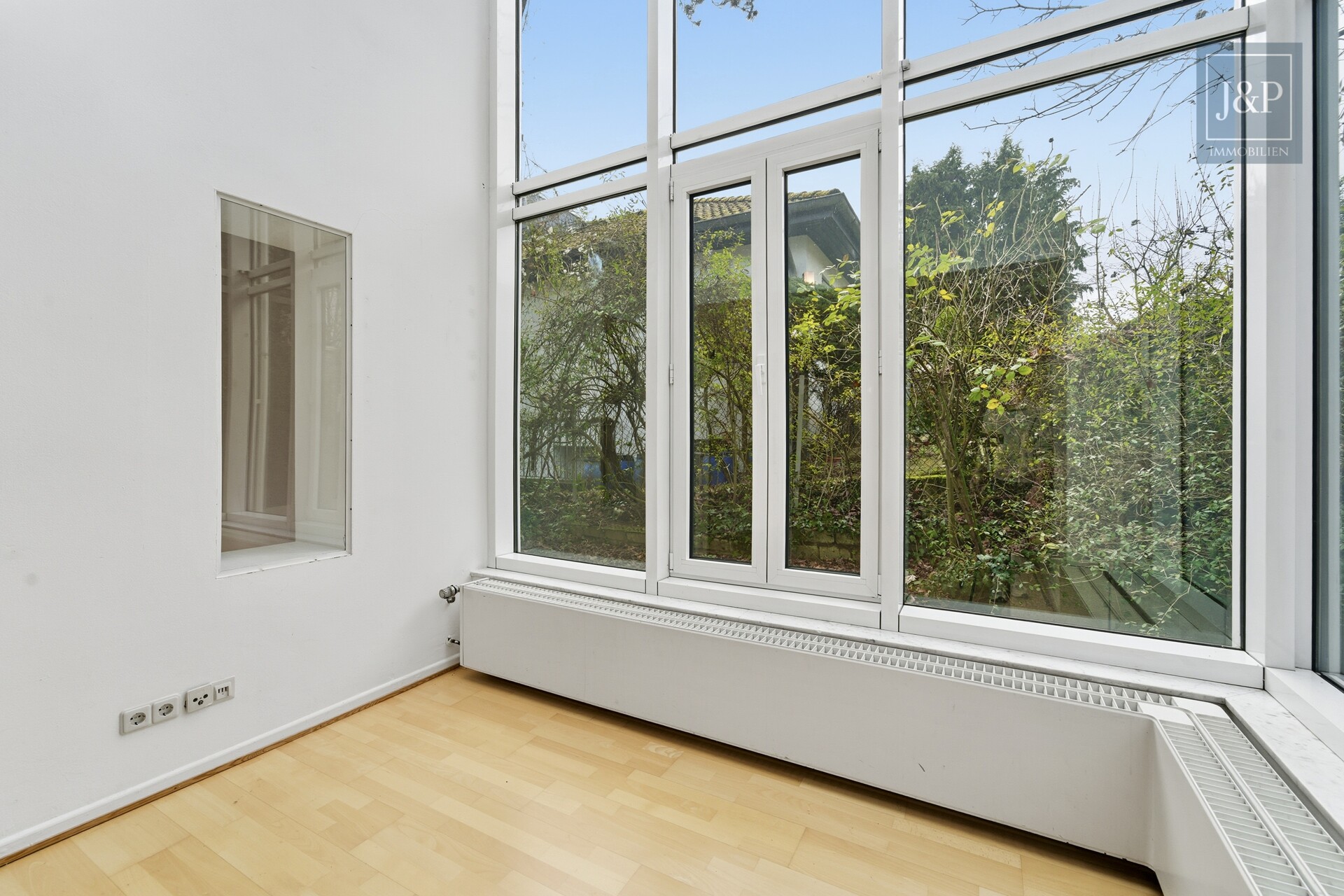 Einzigartige Architekten-Villa mit Panorama & Potenzial – Traumlage in Hofheim am Taunus - Ausblick Schlafzimmer 2