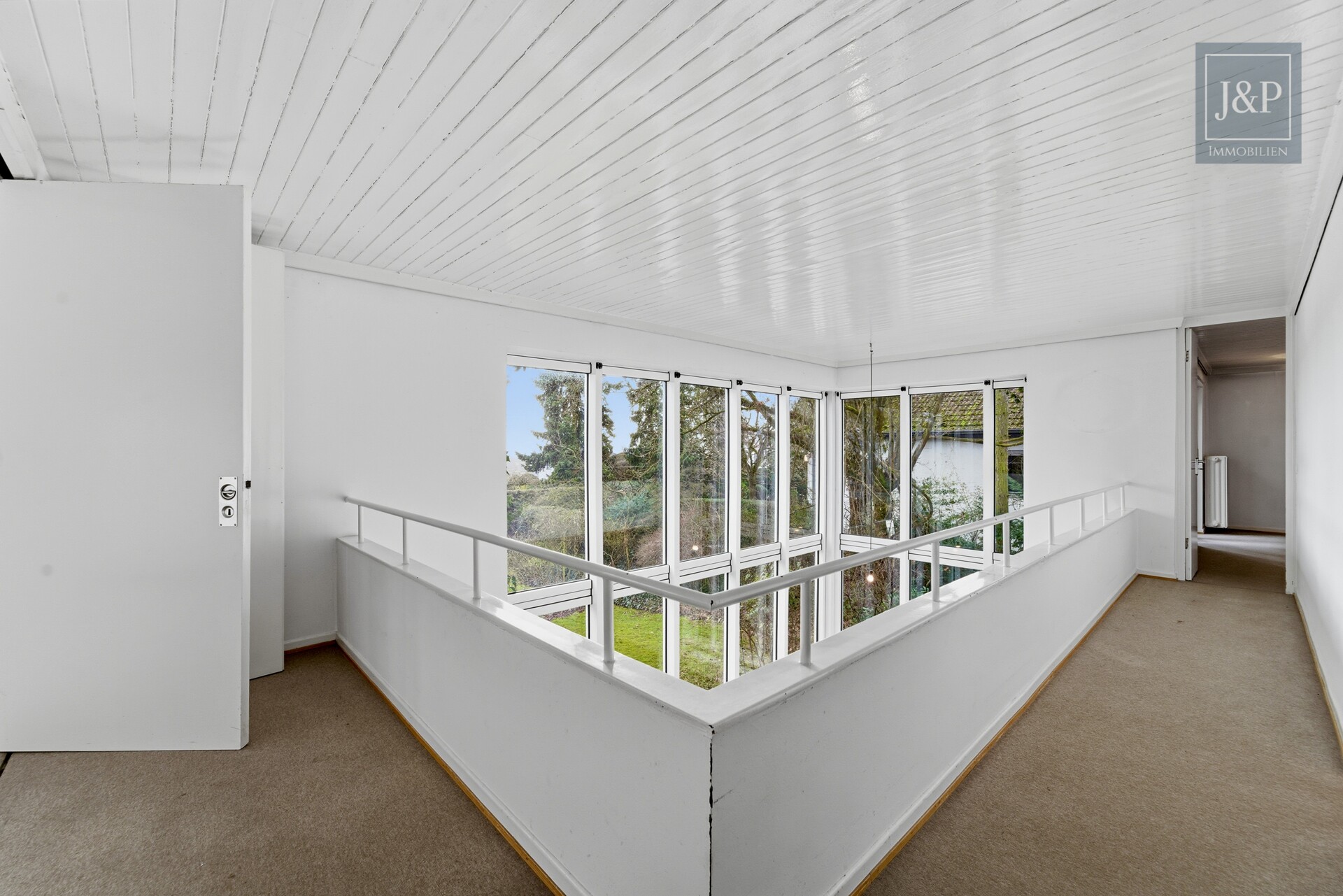 Einzigartige Architekten-Villa mit Panorama & Potenzial – Traumlage in Hofheim am Taunus - Empore