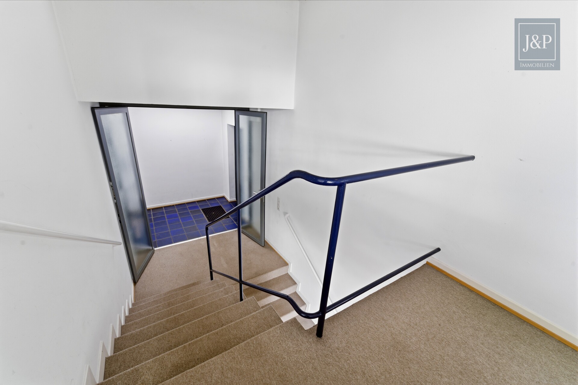 Einzigartige Architekten-Villa mit Panorama & Potenzial – Traumlage in Hofheim am Taunus - Treppen