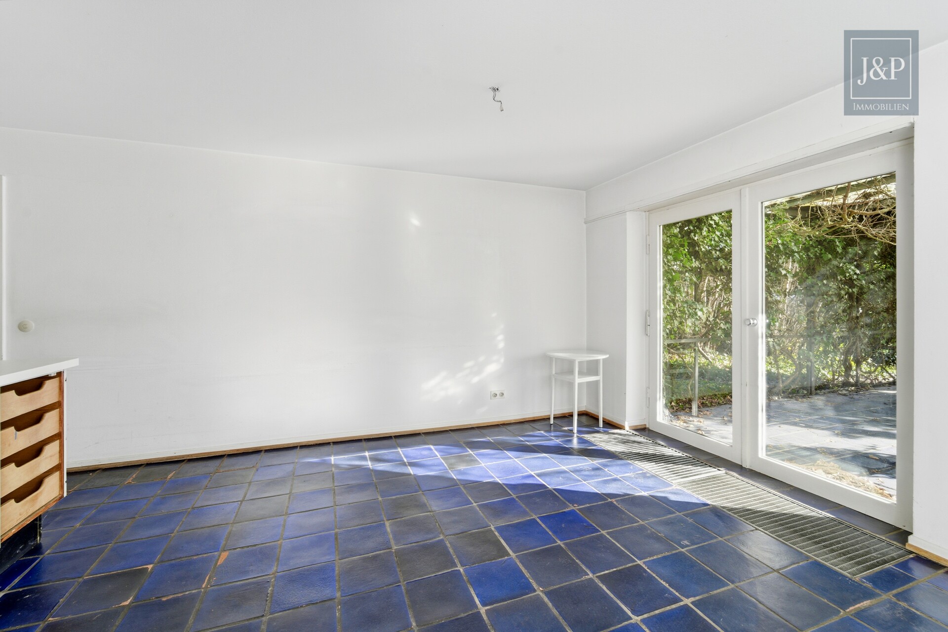 Einzigartige Architekten-Villa mit Panorama & Potenzial – Traumlage in Hofheim am Taunus - Essbereich