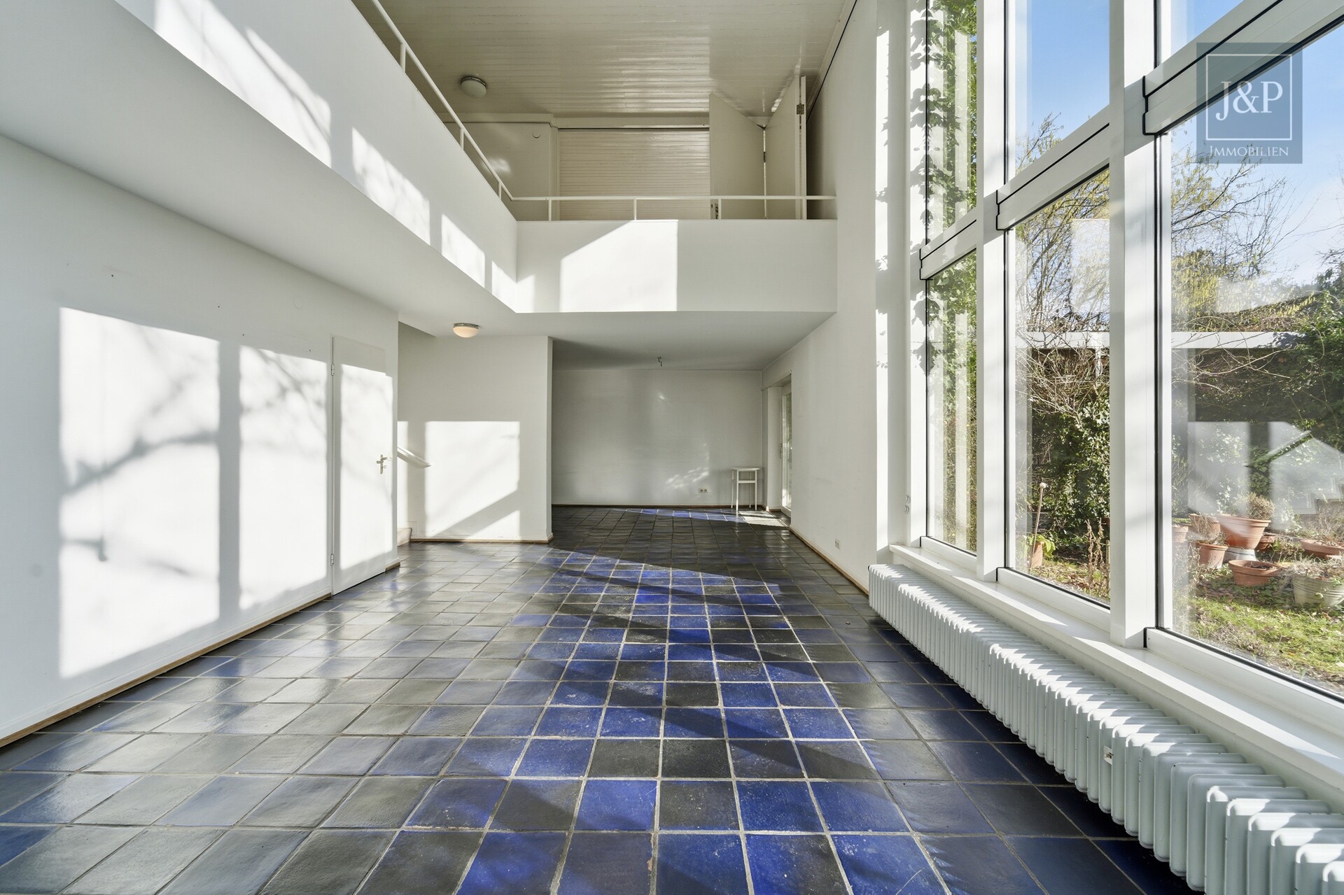 Einzigartige Architekten-Villa mit Panorama & Potenzial – Traumlage in Hofheim am Taunus - Wohnzimmer