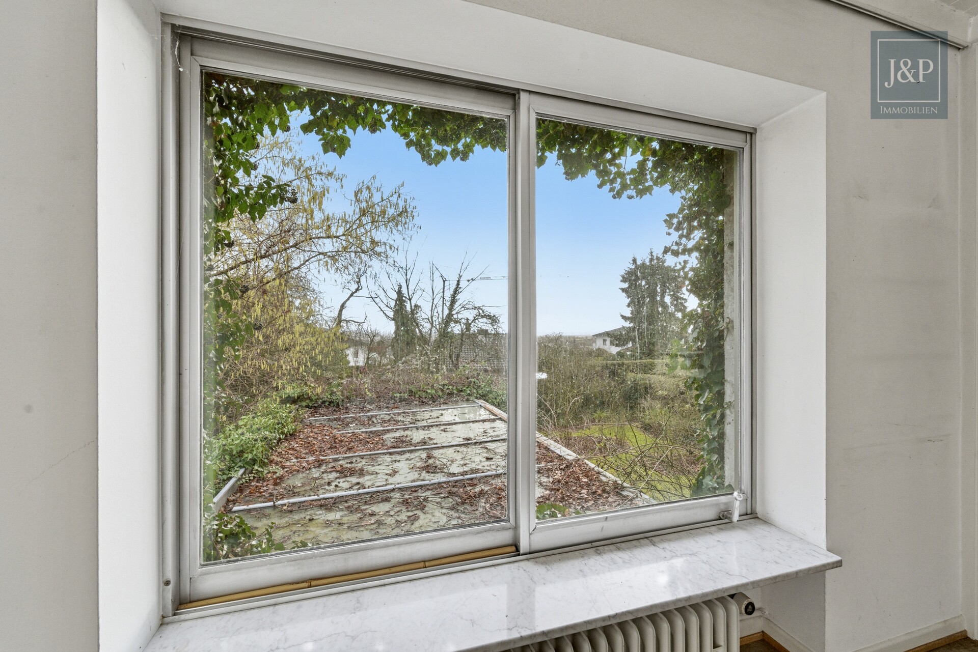 Einzigartige Architekten-Villa mit Panorama & Potenzial – Traumlage in Hofheim am Taunus - Ausblick Schlafzimmer 4