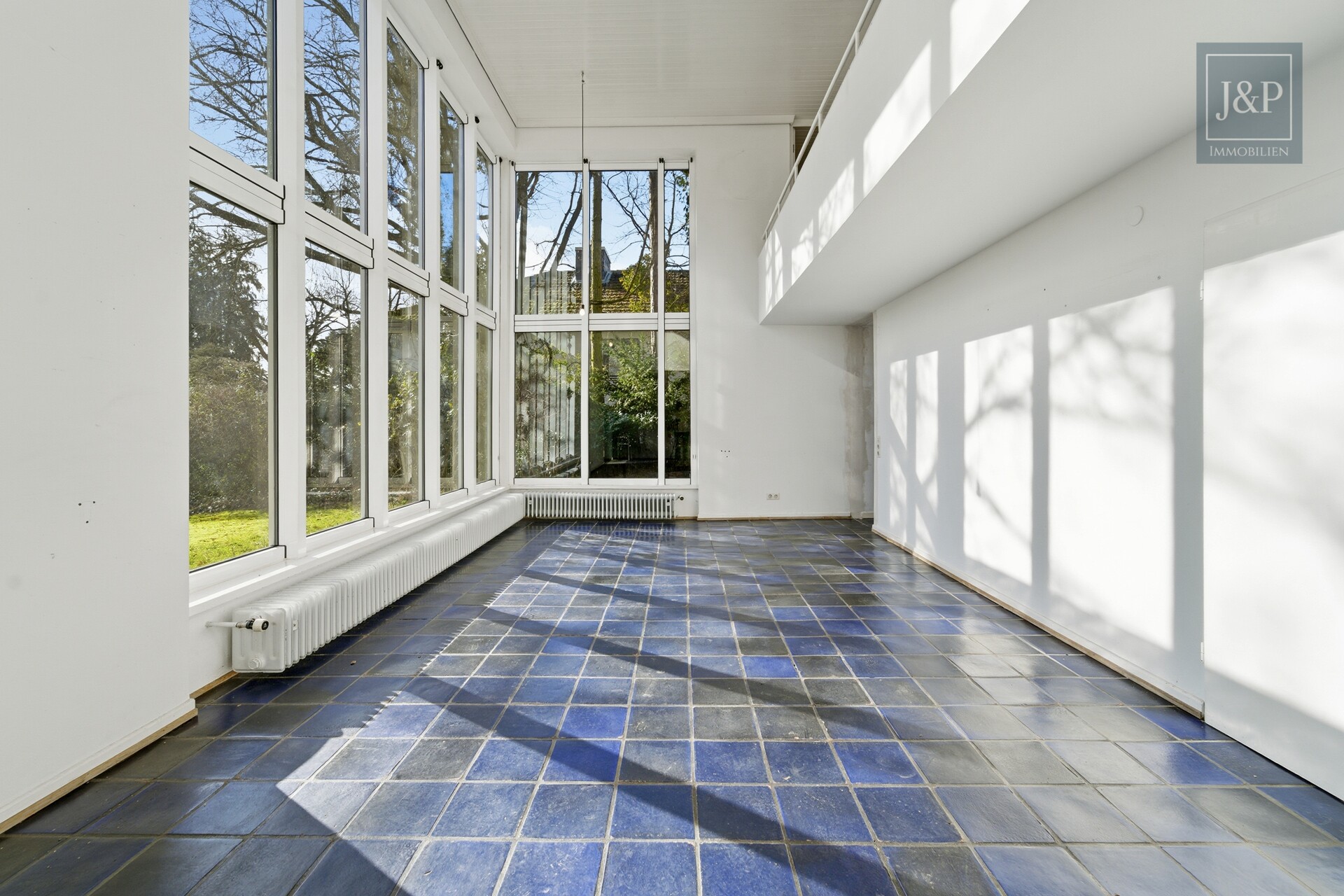 Einzigartige Architekten-Villa mit Panorama & Potenzial – Traumlage in Hofheim am Taunus - Wohnzimmer