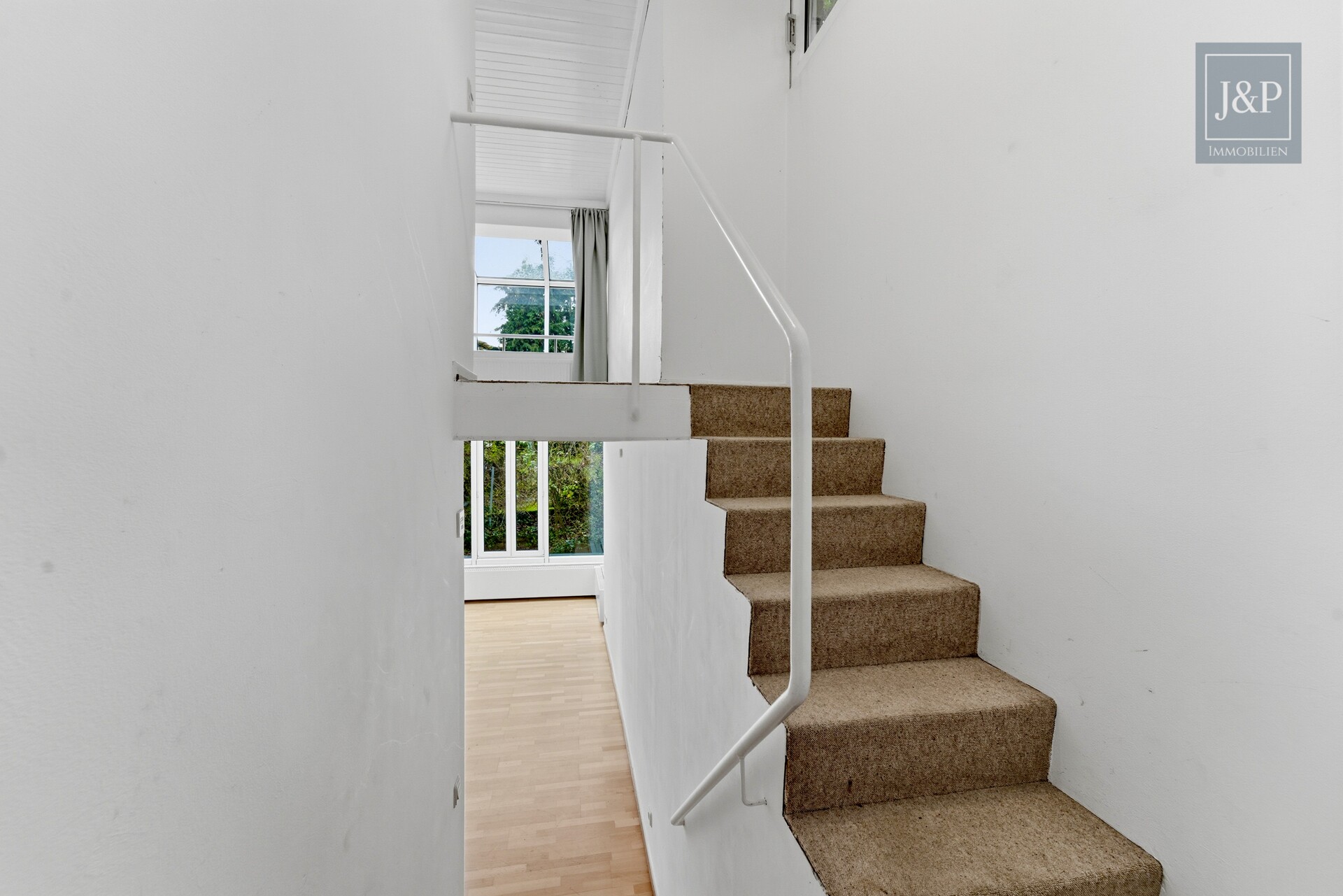 Einzigartige Architekten-Villa mit Panorama & Potenzial – Traumlage in Hofheim am Taunus - Treppe Einliegerbereich