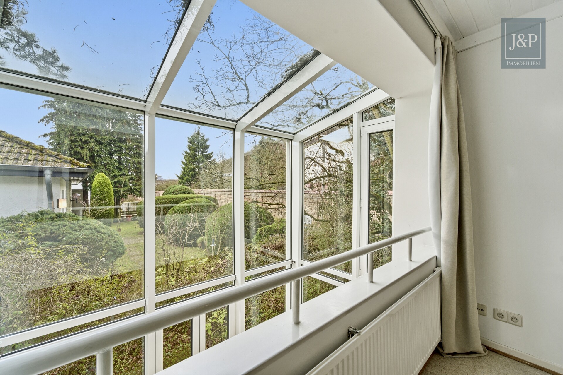 Einzigartige Architekten-Villa mit Panorama & Potenzial – Traumlage in Hofheim am Taunus - Empore Einliegerbereich