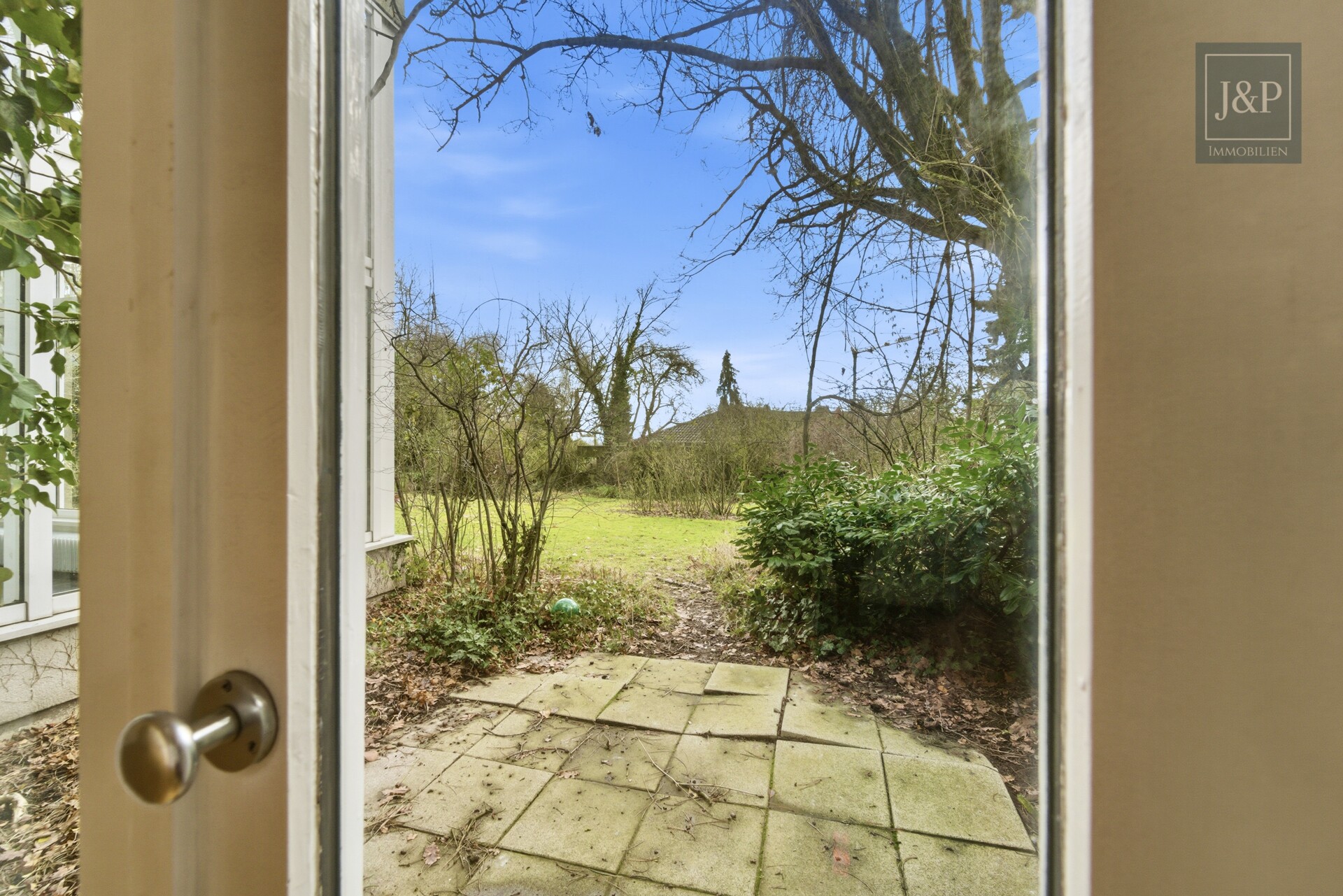 Einzigartige Architekten-Villa mit Panorama & Potenzial – Traumlage in Hofheim am Taunus - Ausblick Schlafzimmer 1