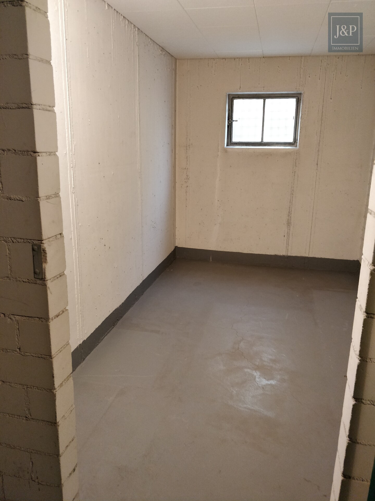 Charmante 1,5-Zimmer-Wohnung mit Balkon und Wellnessbereich - Kellerabteil