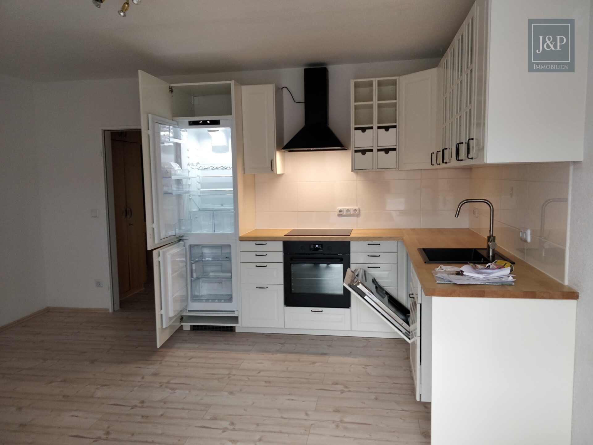 Charmante 1,5-Zimmer-Wohnung mit Balkon und Wellnessbereich - Küche