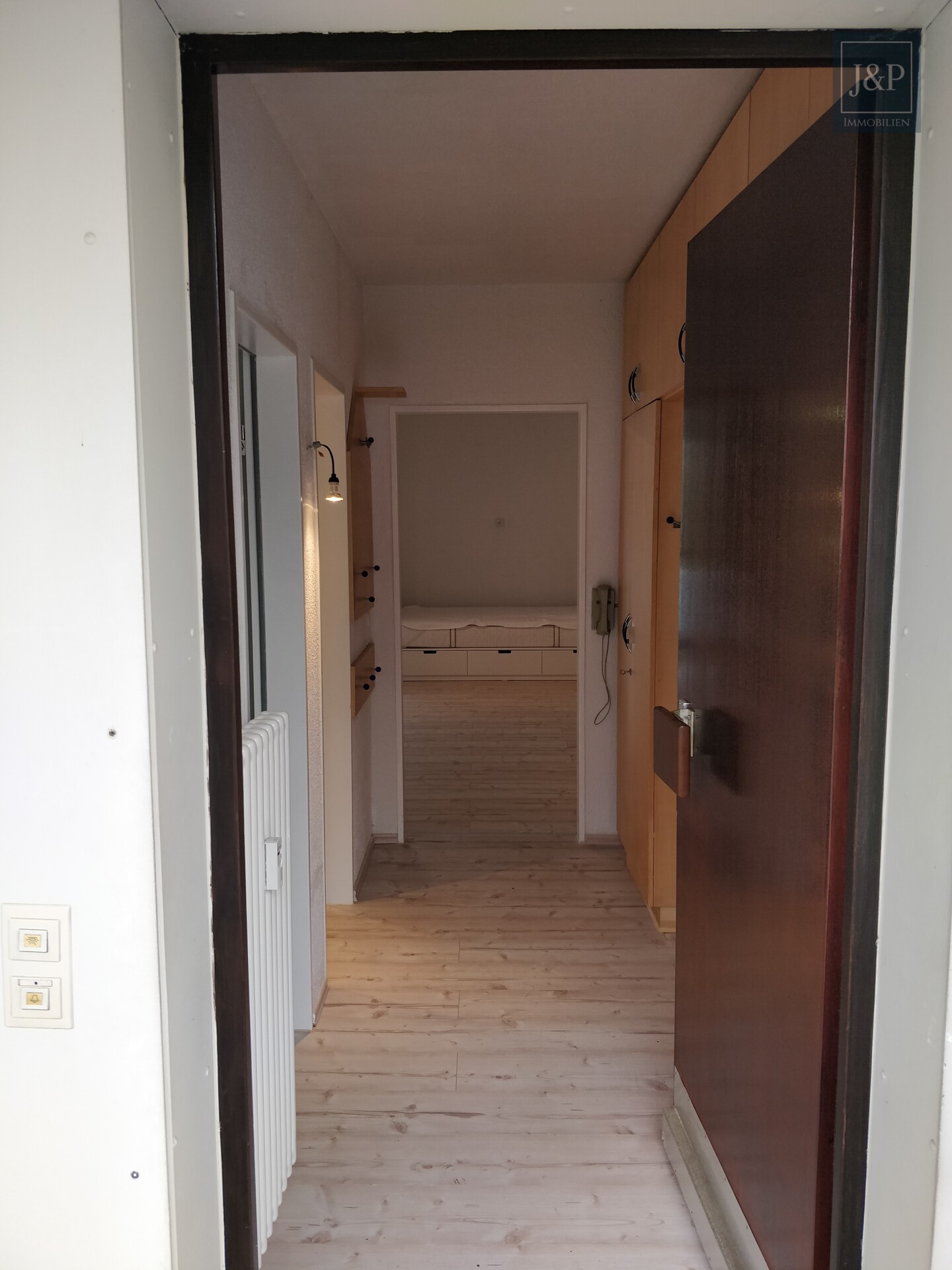 Charmante 1,5-Zimmer-Wohnung mit Balkon und Wellnessbereich - Eingang