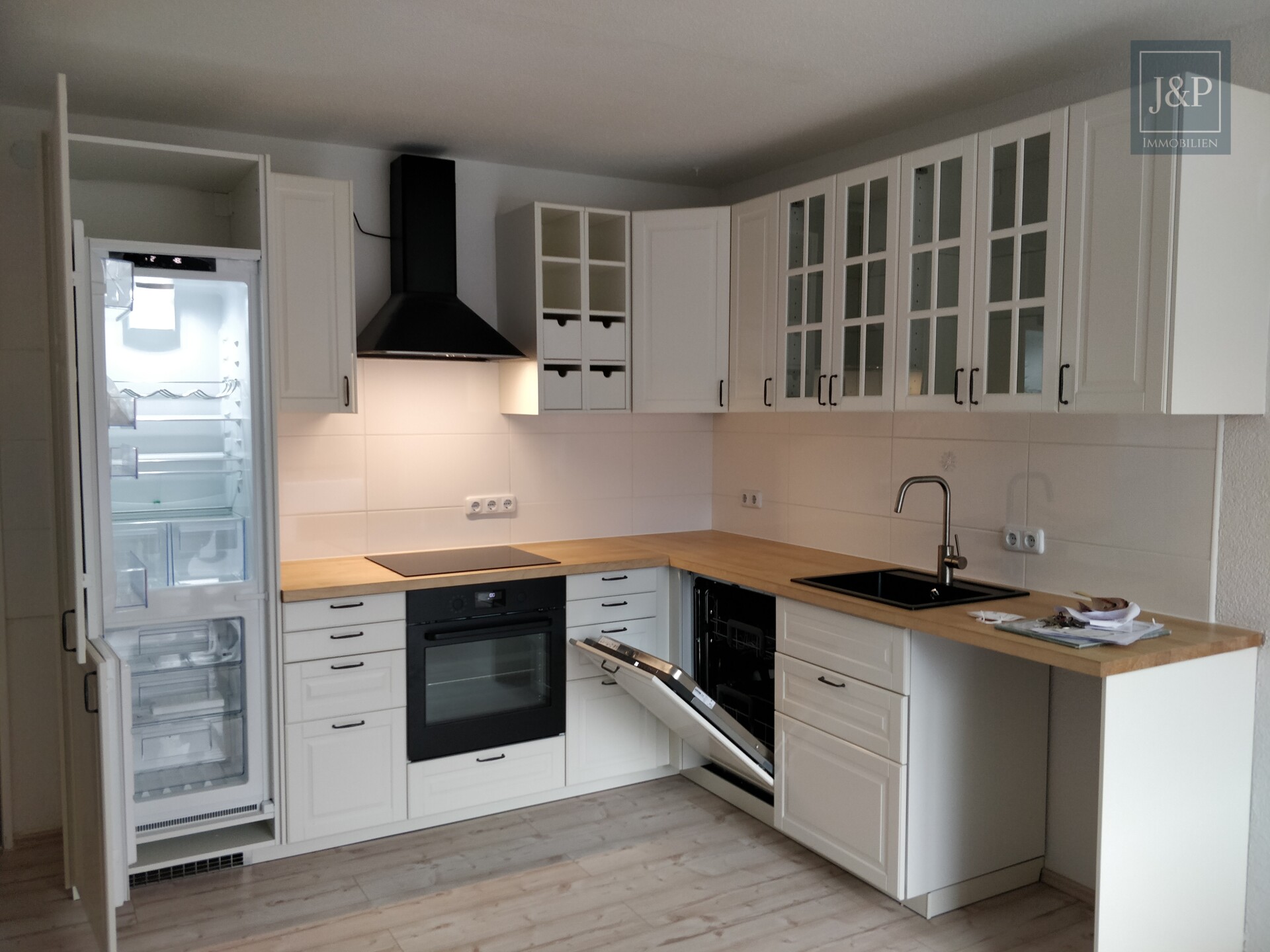 Charmante 1,5-Zimmer-Wohnung mit Balkon und Wellnessbereich - Küche