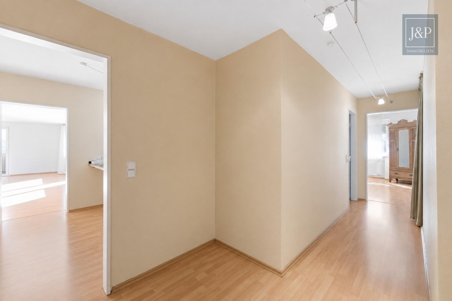 Komfortabel am Kurpark wohnen: Barrierefreier Zugang, großer Balkon & Tiefgaragenstellplatz - Diele / Flur
