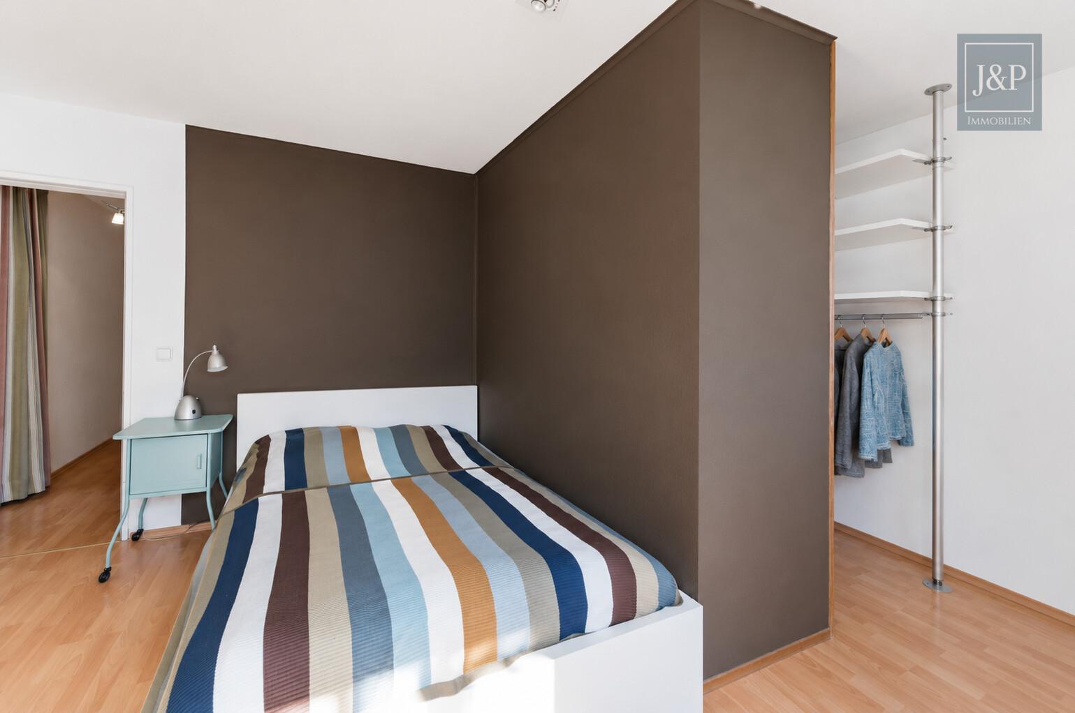 Komfortabel am Kurpark wohnen: Barrierefreier Zugang, großer Balkon & Tiefgaragenstellplatz - Schlafzimmer