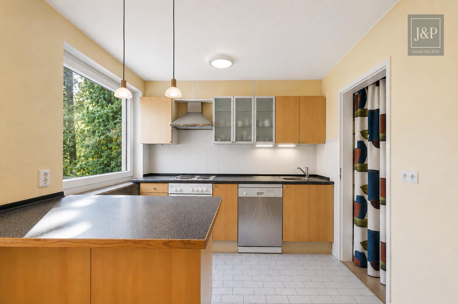 Komfortabel am Kurpark wohnen: Barrierefreier Zugang, großer Balkon & Tiefgaragenstellplatz - Küche