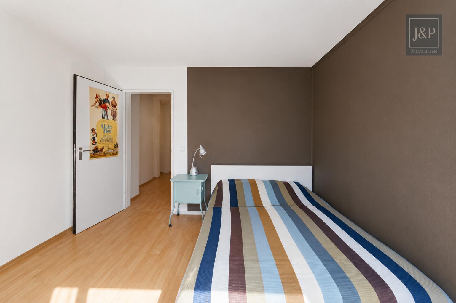 Komfortabel am Kurpark wohnen: Barrierefreier Zugang, großer Balkon & Tiefgaragenstellplatz - Schlafzimmer
