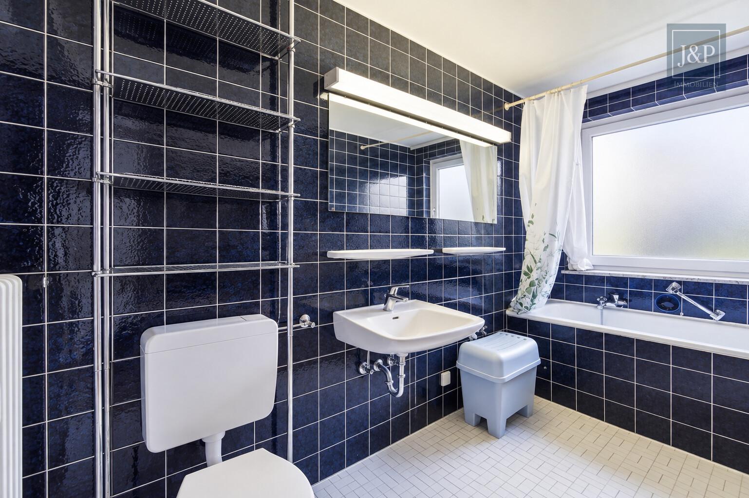Komfortabel am Kurpark wohnen: Barrierefreier Zugang, großer Balkon & Tiefgaragenstellplatz - Badezimmer