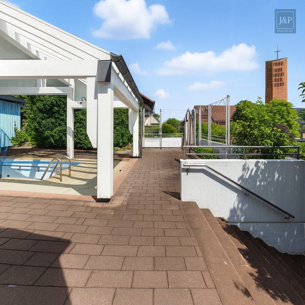 Bestlage von Goldbach! – Familienidylle trifft auf architektonischen Charme - Sonnenterrasse