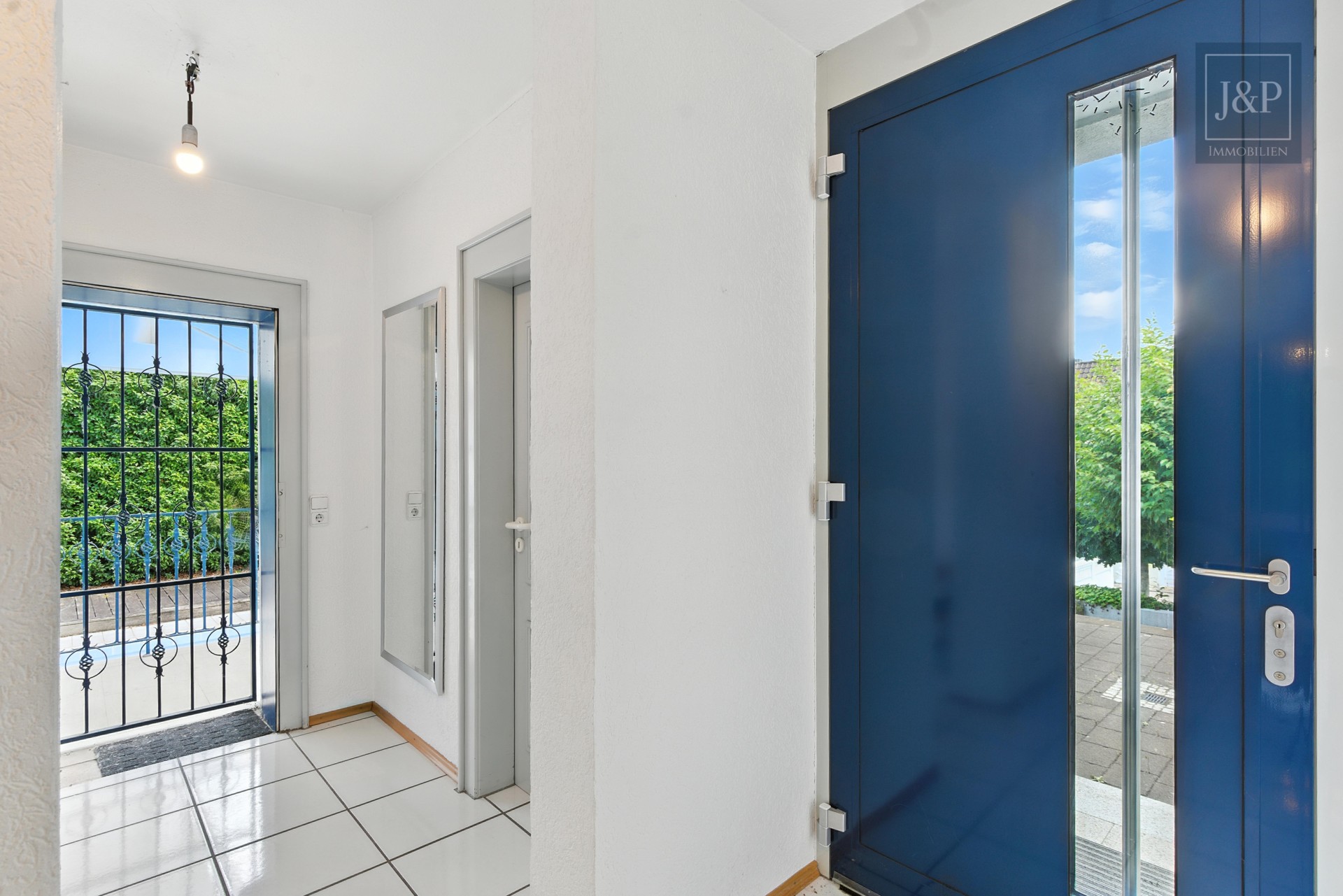 Bestlage von Goldbach! – Familienidylle trifft auf architektonischen Charme - EIngangsbereich