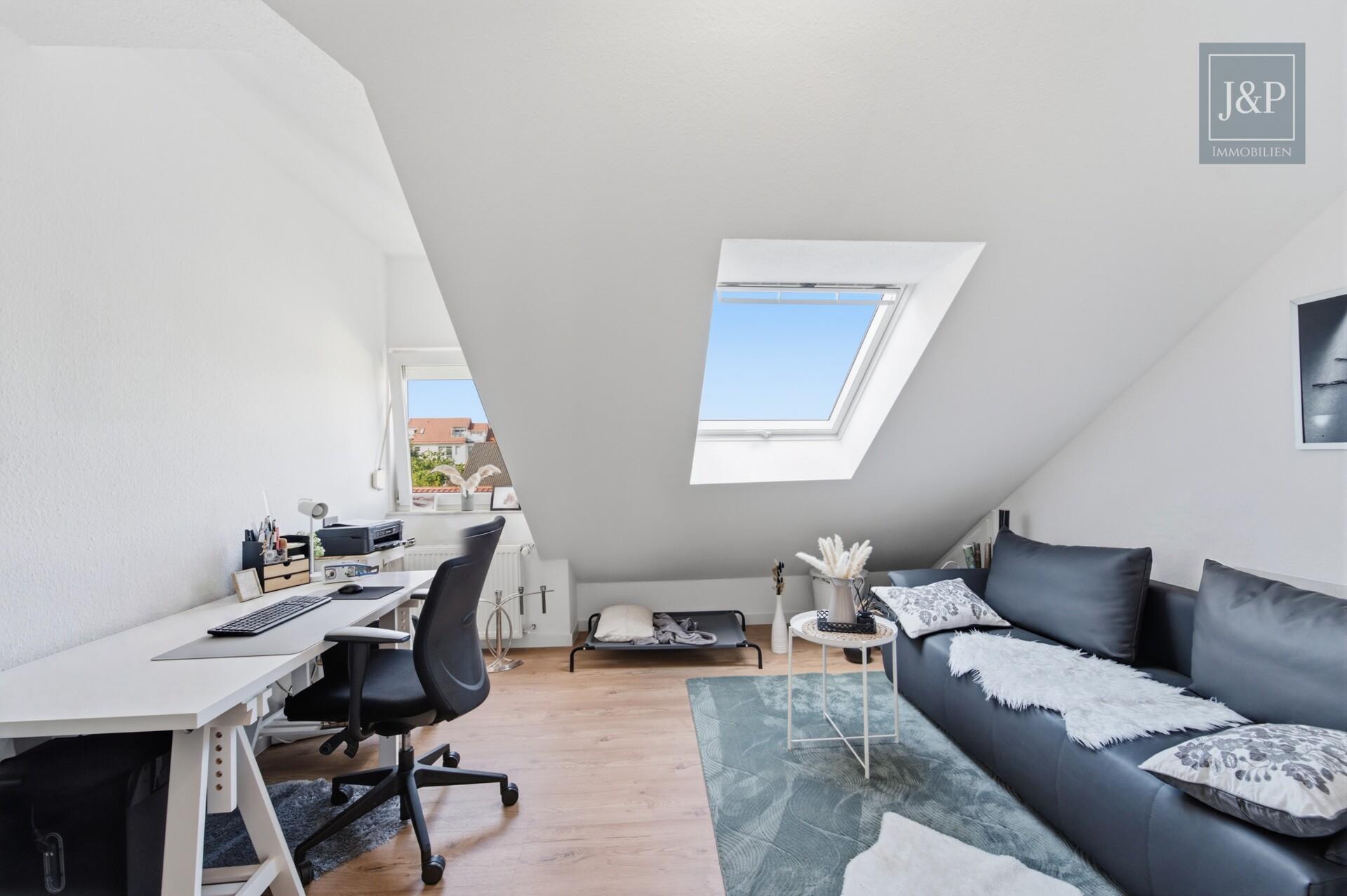 Traumhafte Dachgeschosswohnung – Großzügig, hell & modernisiert in Neu-Anspach - Schlafzimmer 2
