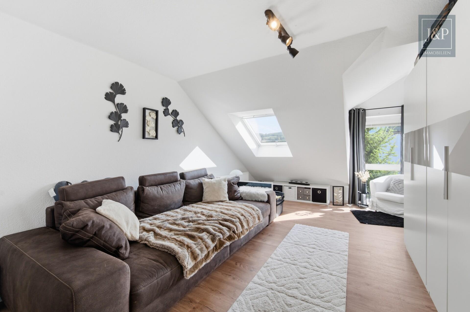 Traumhafte Dachgeschosswohnung – Großzügig, hell & modernisiert in Neu-Anspach - Schlafzimmer 3