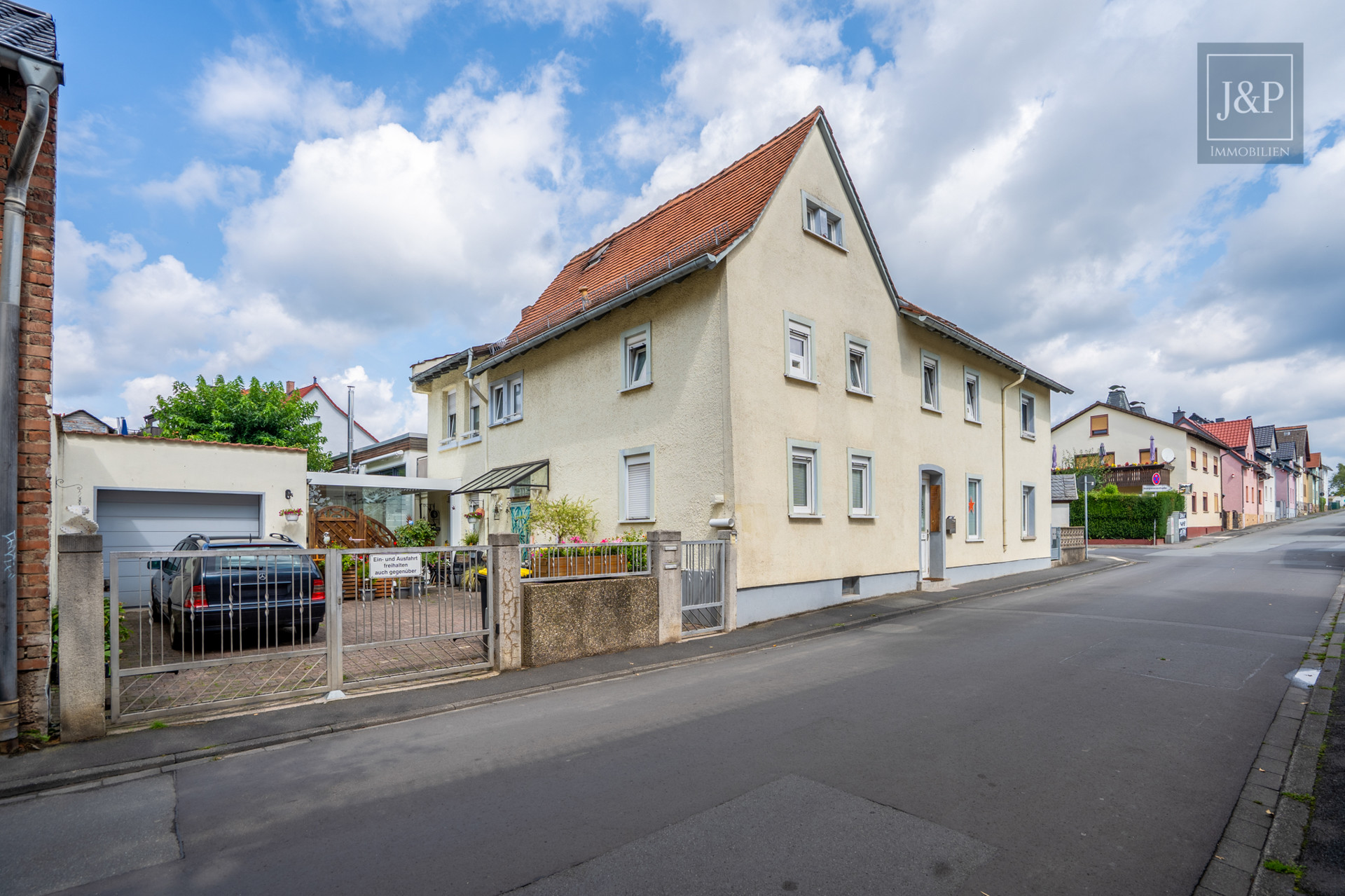 Vielseitiges Wohn- und Geschäftshaus in zentraler Lage von Oberursel! - Außenansicht