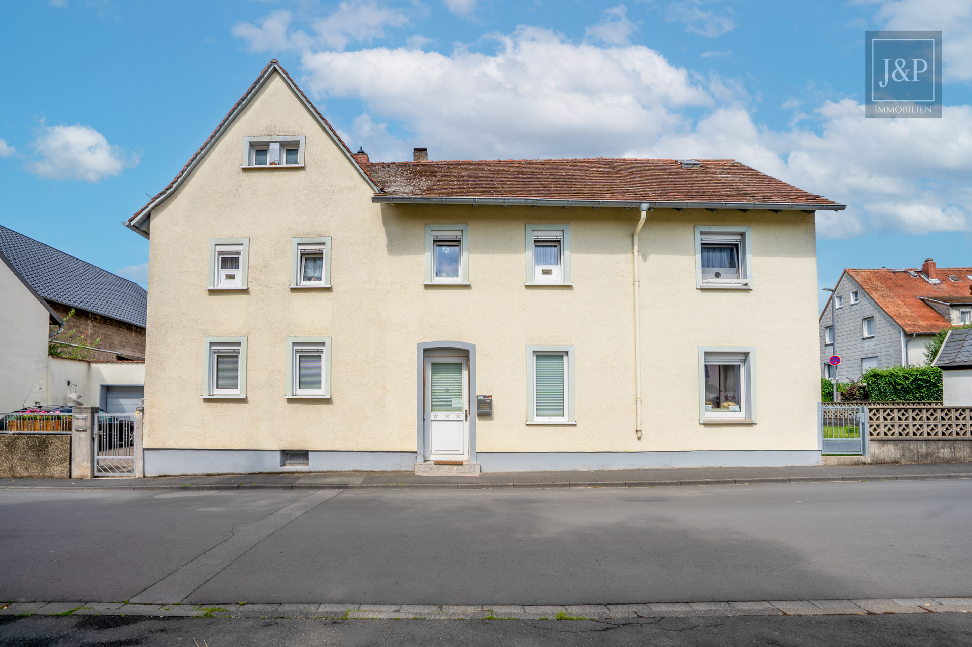 Vielseitiges Wohn- und Geschäftshaus in zentraler Lage von Oberursel! - Außenansicht