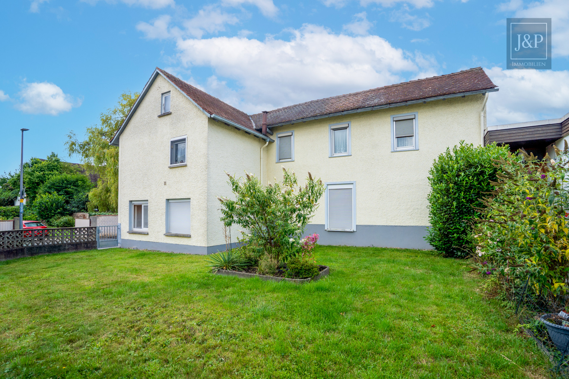 Vielseitiges Wohn- und Geschäftshaus in zentraler Lage von Oberursel! - Außenansicht