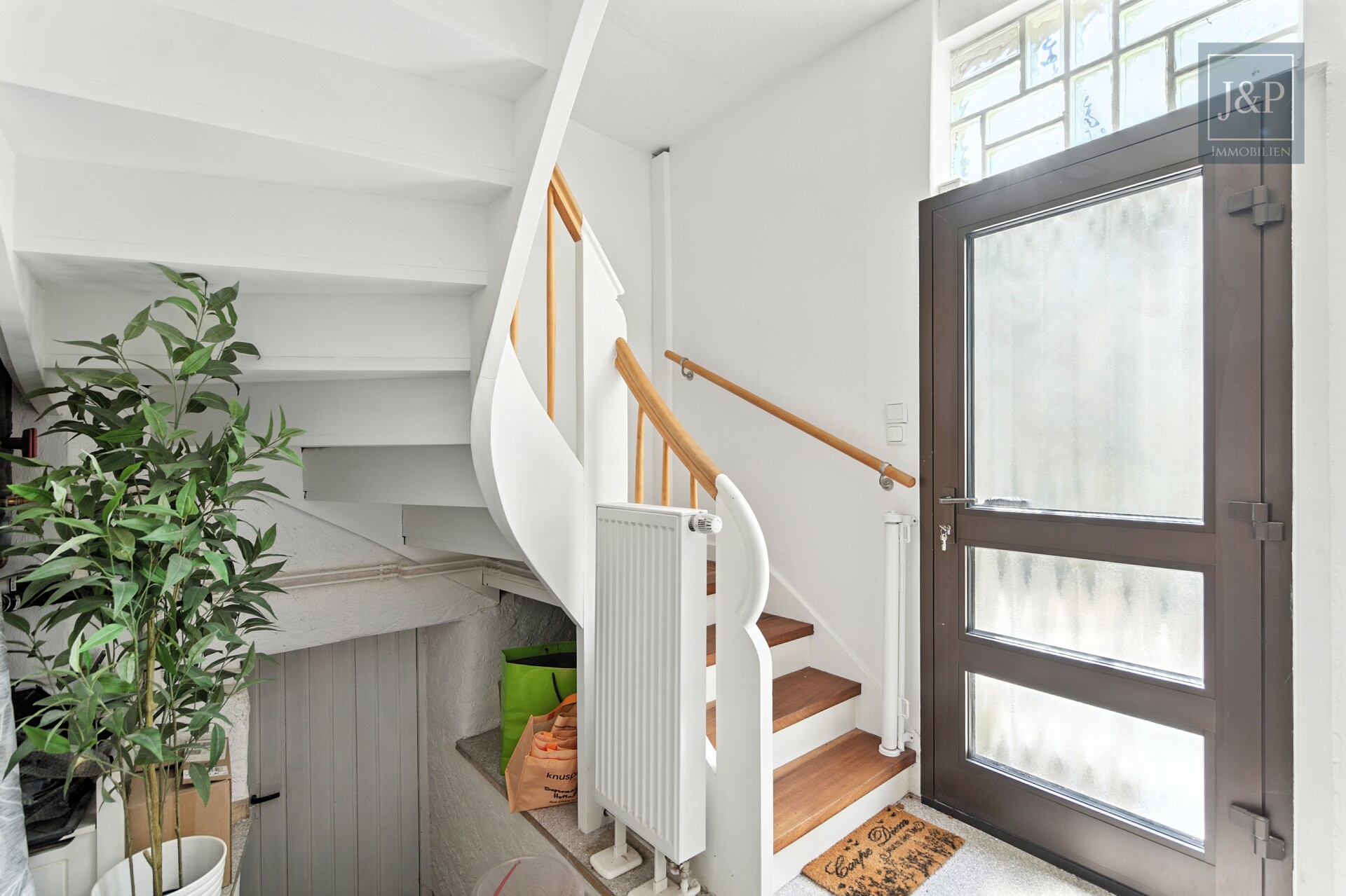 Vielseitiges Wohn- und Geschäftshaus in zentraler Lage von Oberursel! - Eingangsbereich