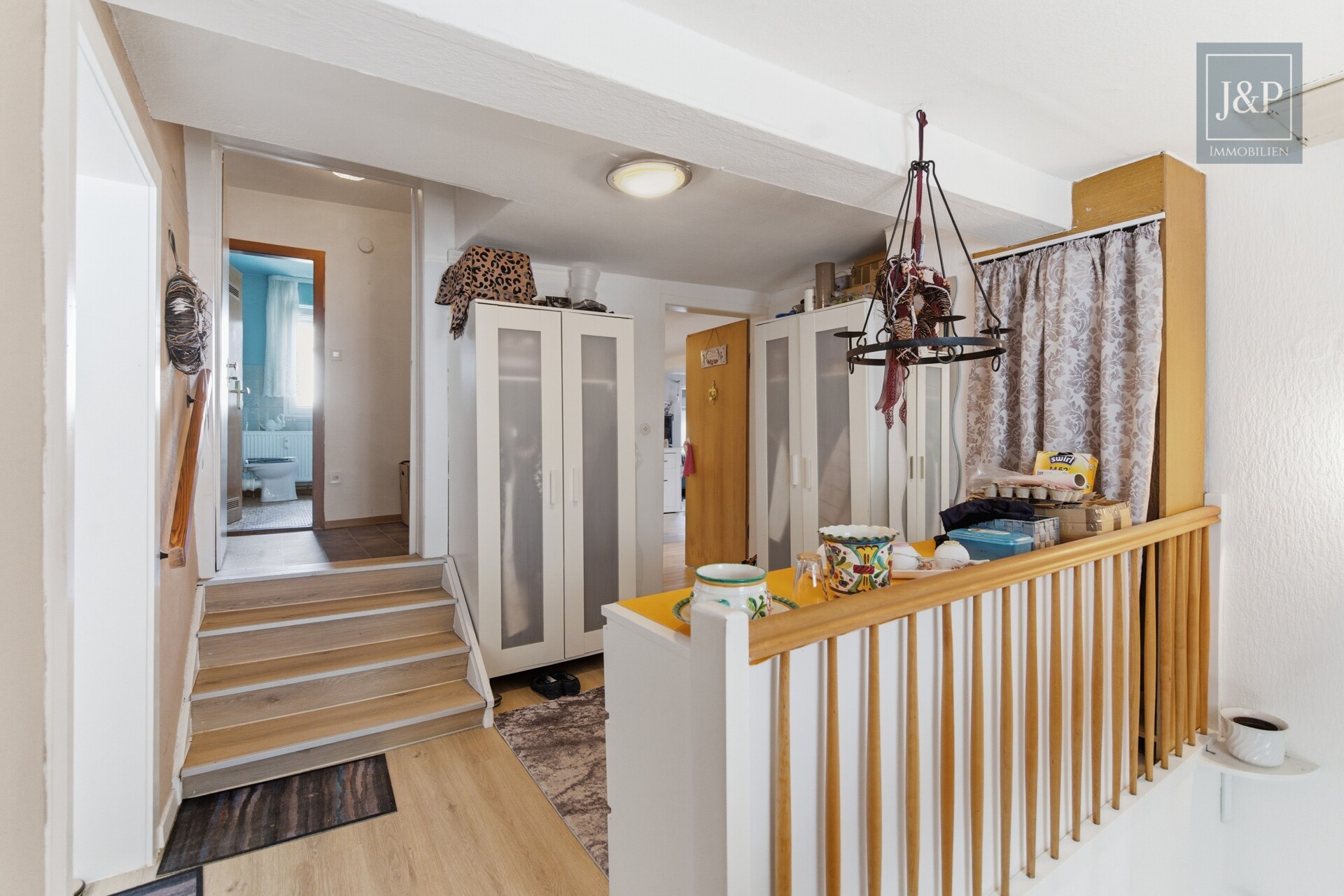 Vielseitiges Wohn- und Geschäftshaus in zentraler Lage von Oberursel! - Flur