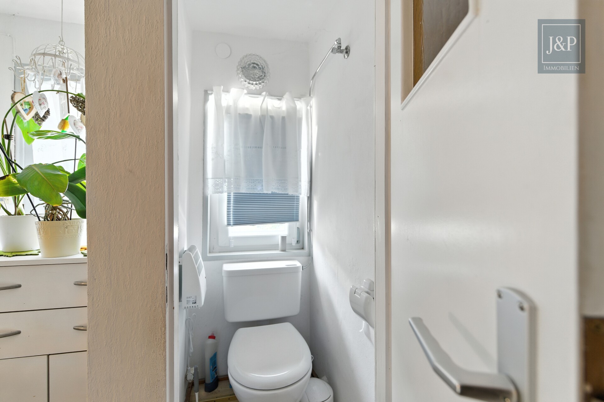 Vielseitiges Wohn- und Geschäftshaus in zentraler Lage von Oberursel! - Gäste-WC