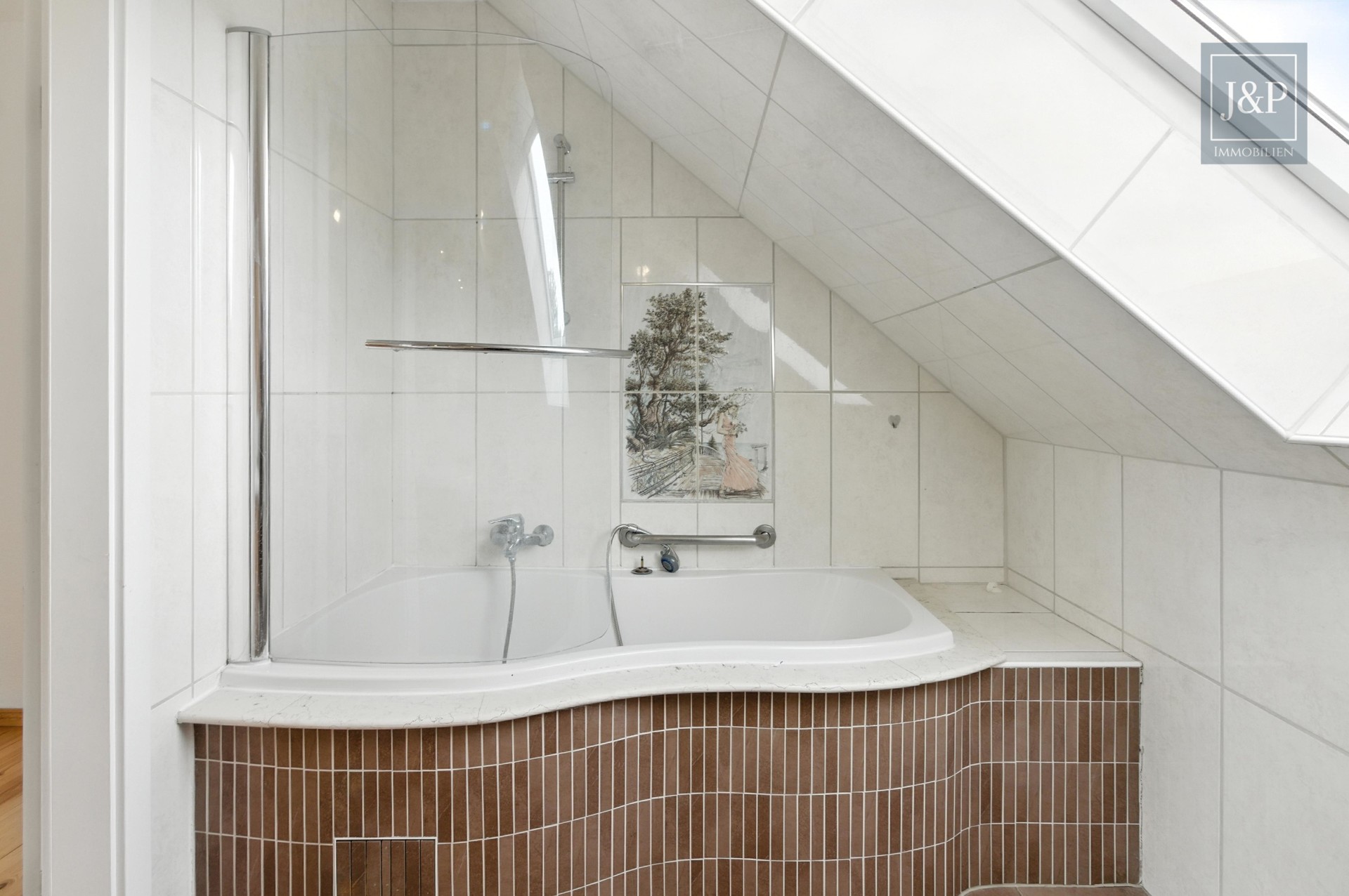 Historisches Bauernhaus mit Einliegerwohnungen, Scheune und großem Grundstück - Badezimmer DG