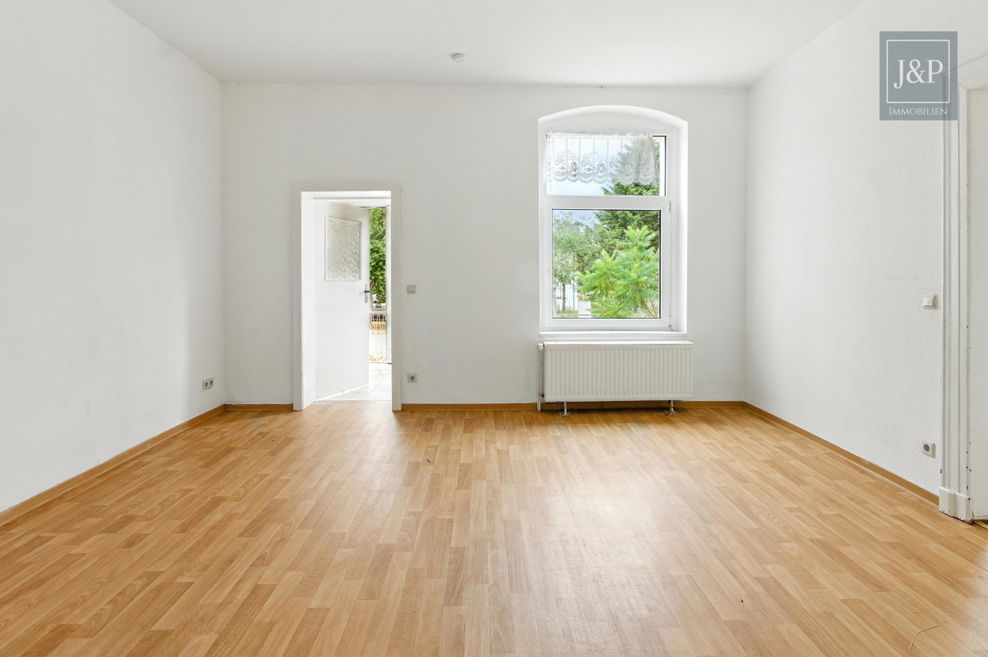 Historisches Bauernhaus mit Einliegerwohnungen, Scheune und großem Grundstück - Zimmer 1 EG