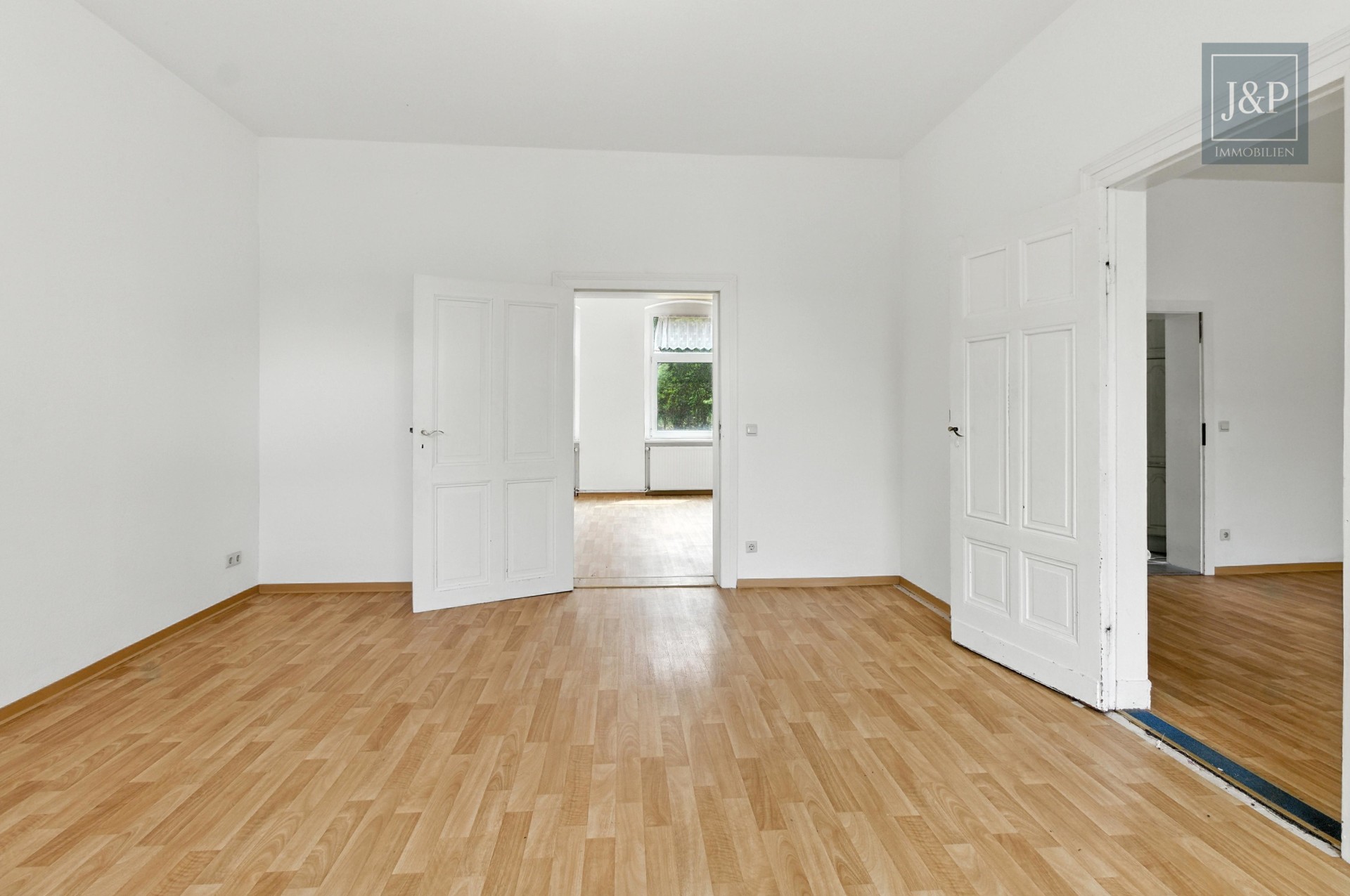 Historisches Bauernhaus mit Einliegerwohnungen, Scheune und großem Grundstück - Zimmer 3 EG