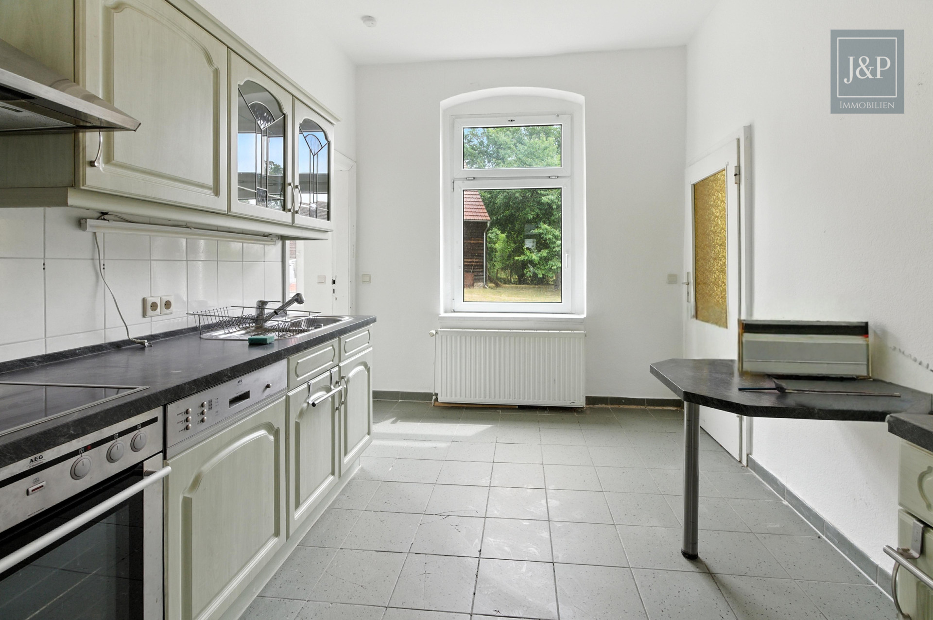 Historisches Bauernhaus mit Einliegerwohnungen, Scheune und großem Grundstück - Küche EG