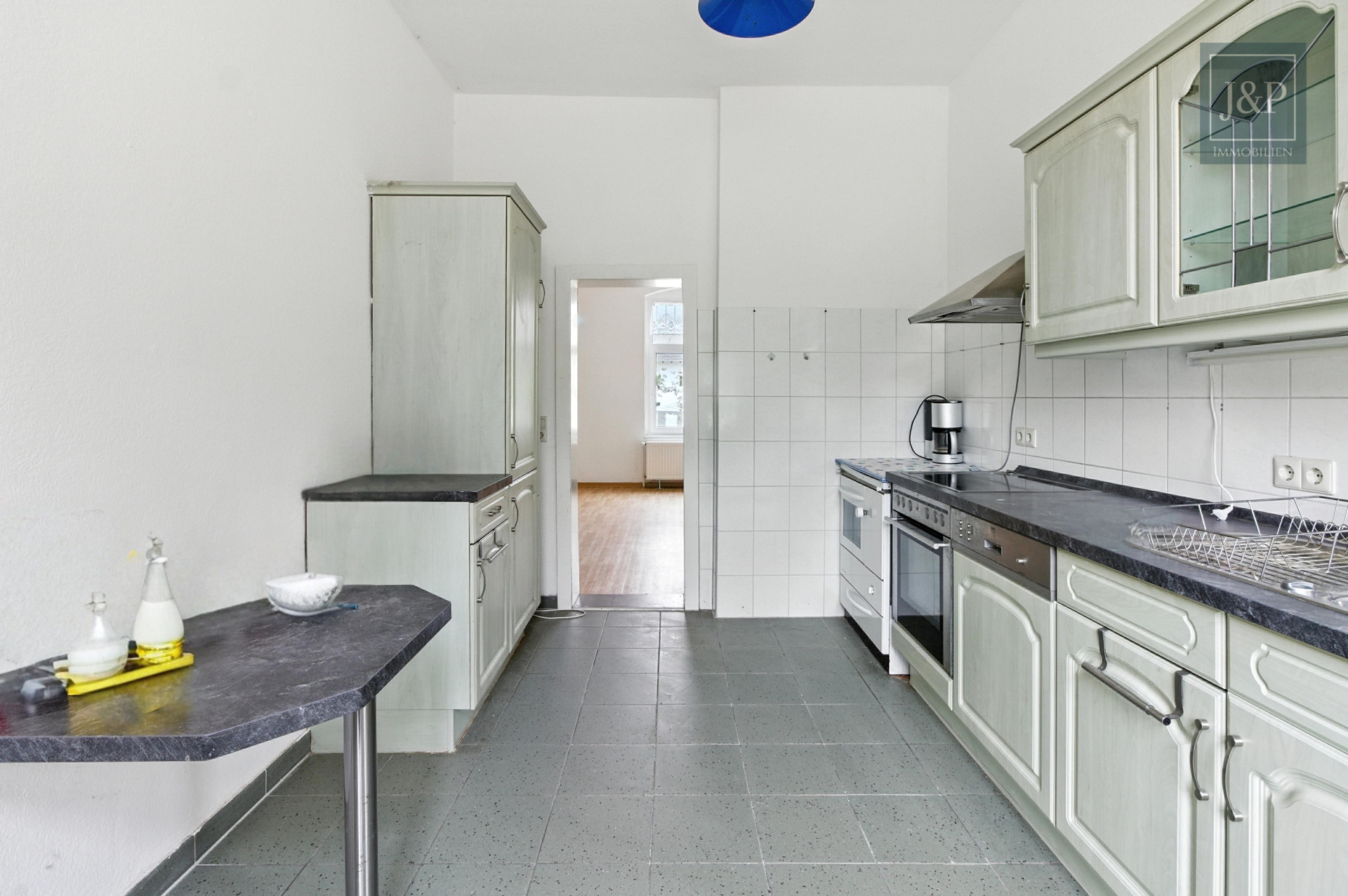 Historisches Bauernhaus mit Einliegerwohnungen, Scheune und großem Grundstück - Küche EG