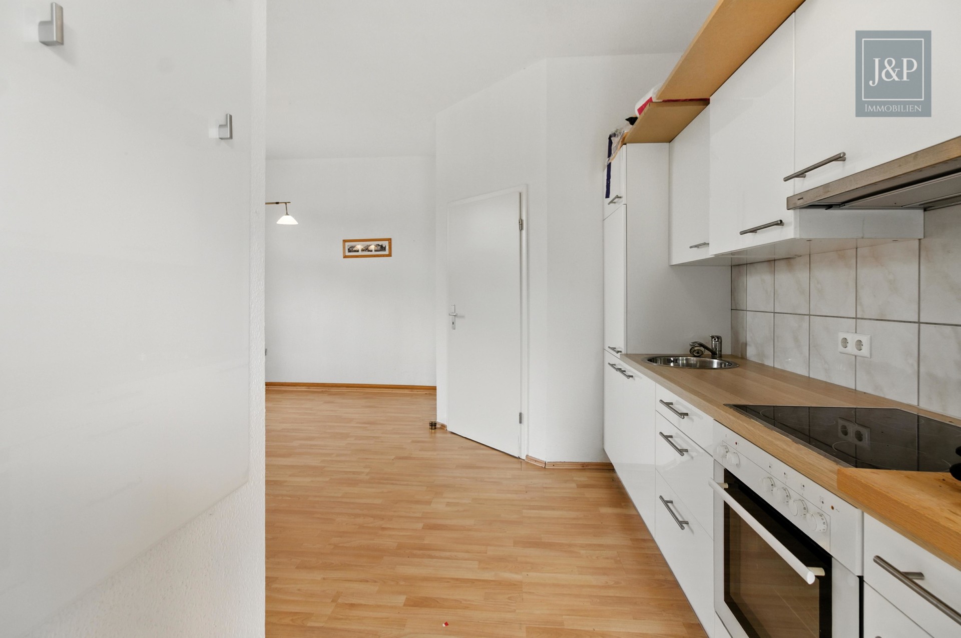 Historisches Bauernhaus mit Einliegerwohnungen, Scheune und großem Grundstück - Einliegerwohnung 1