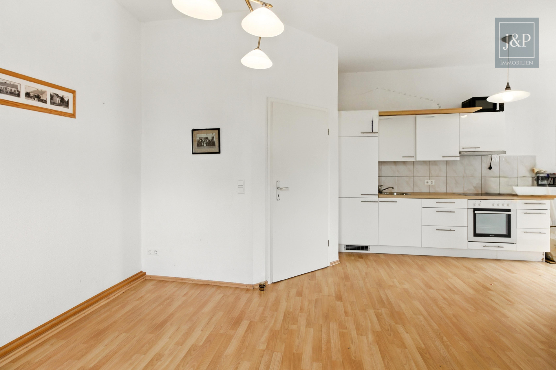 Historisches Bauernhaus mit Einliegerwohnungen, Scheune und großem Grundstück - Einliegerwohnung 1