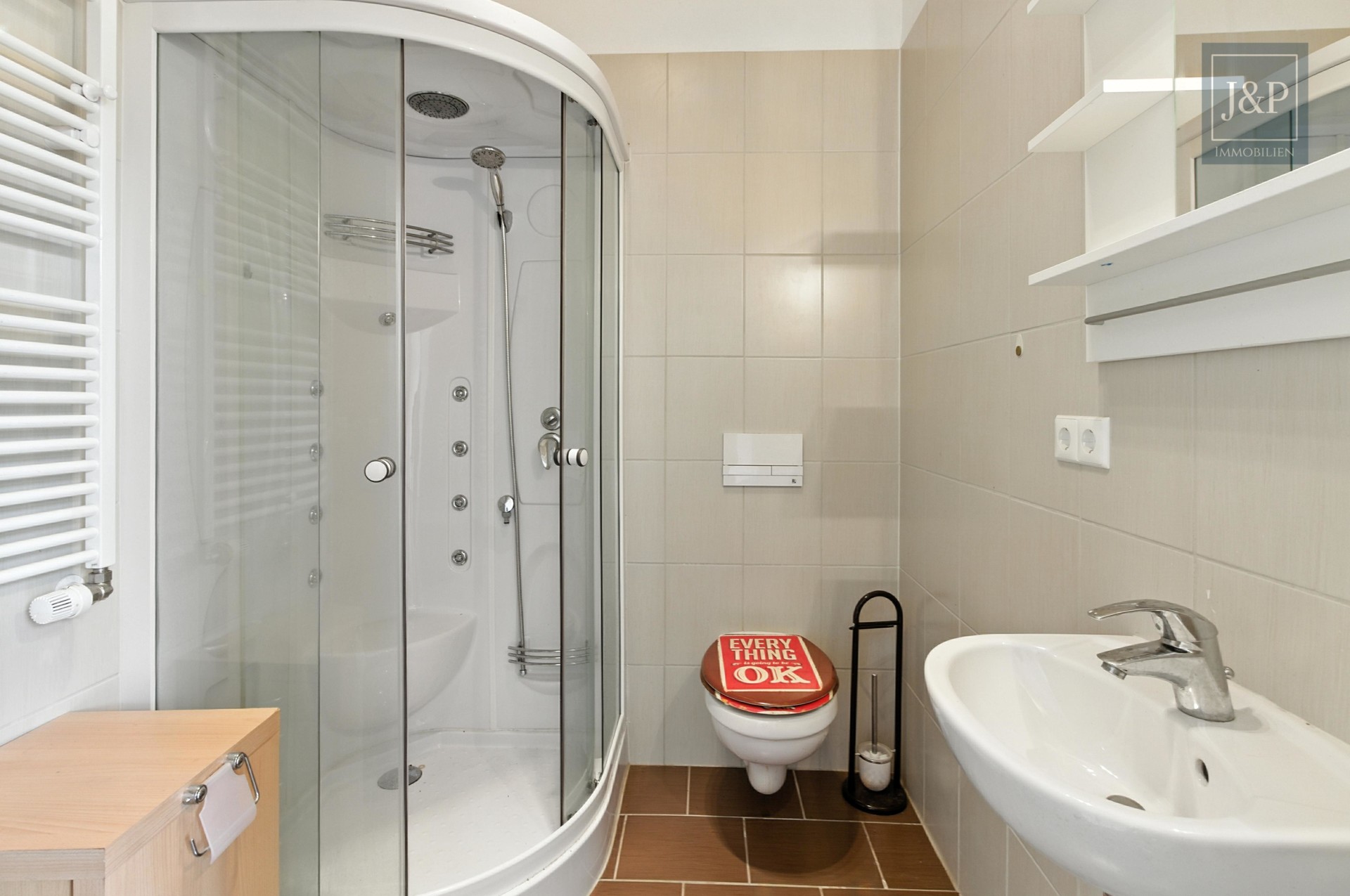 Historisches Bauernhaus mit Einliegerwohnungen, Scheune und großem Grundstück - Badezimmer