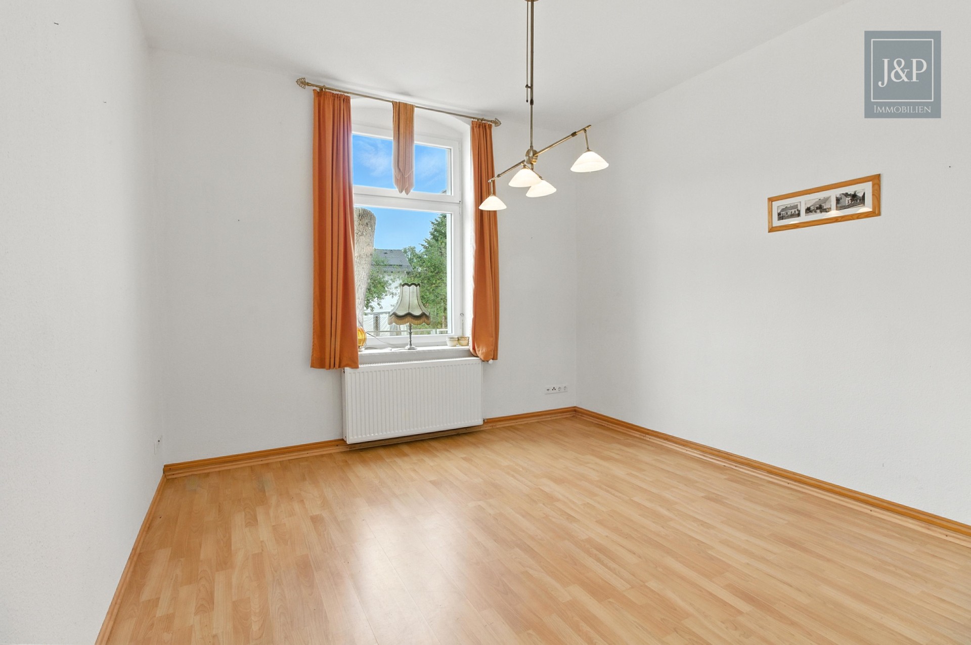 Historisches Bauernhaus mit Einliegerwohnungen, Scheune und großem Grundstück - Schlafzimmer