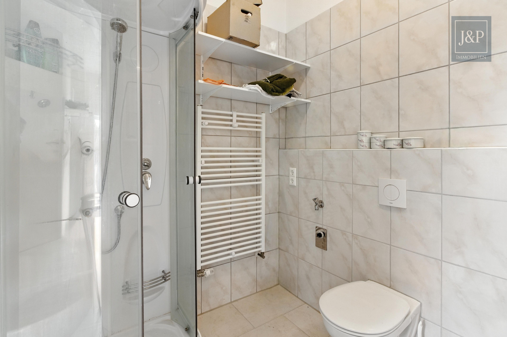 Historisches Bauernhaus mit Einliegerwohnungen, Scheune und großem Grundstück - Badezimmer