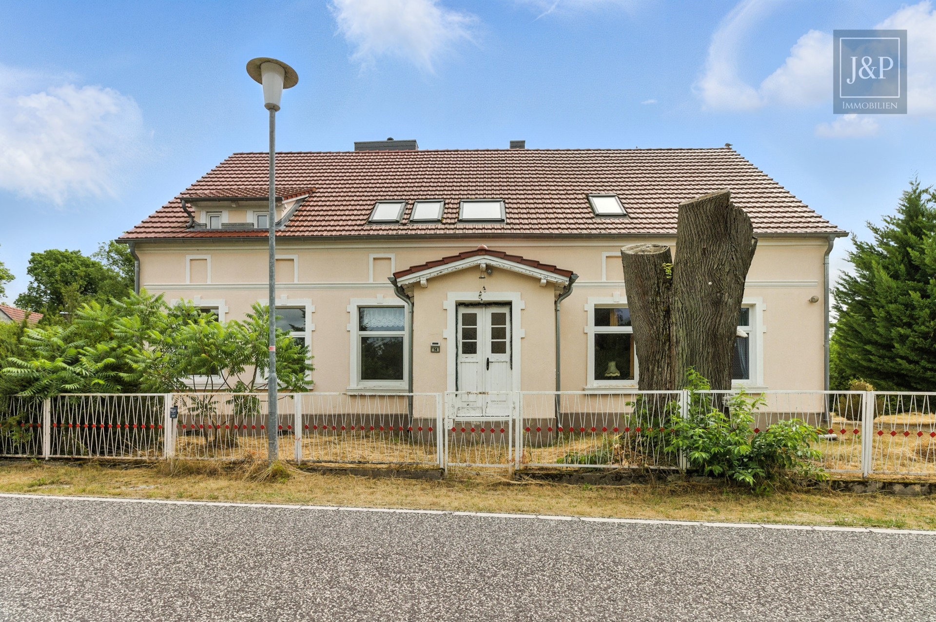 Historisches Bauernhaus mit Einliegerwohnungen, Scheune und großem Grundstück - Außenansicht