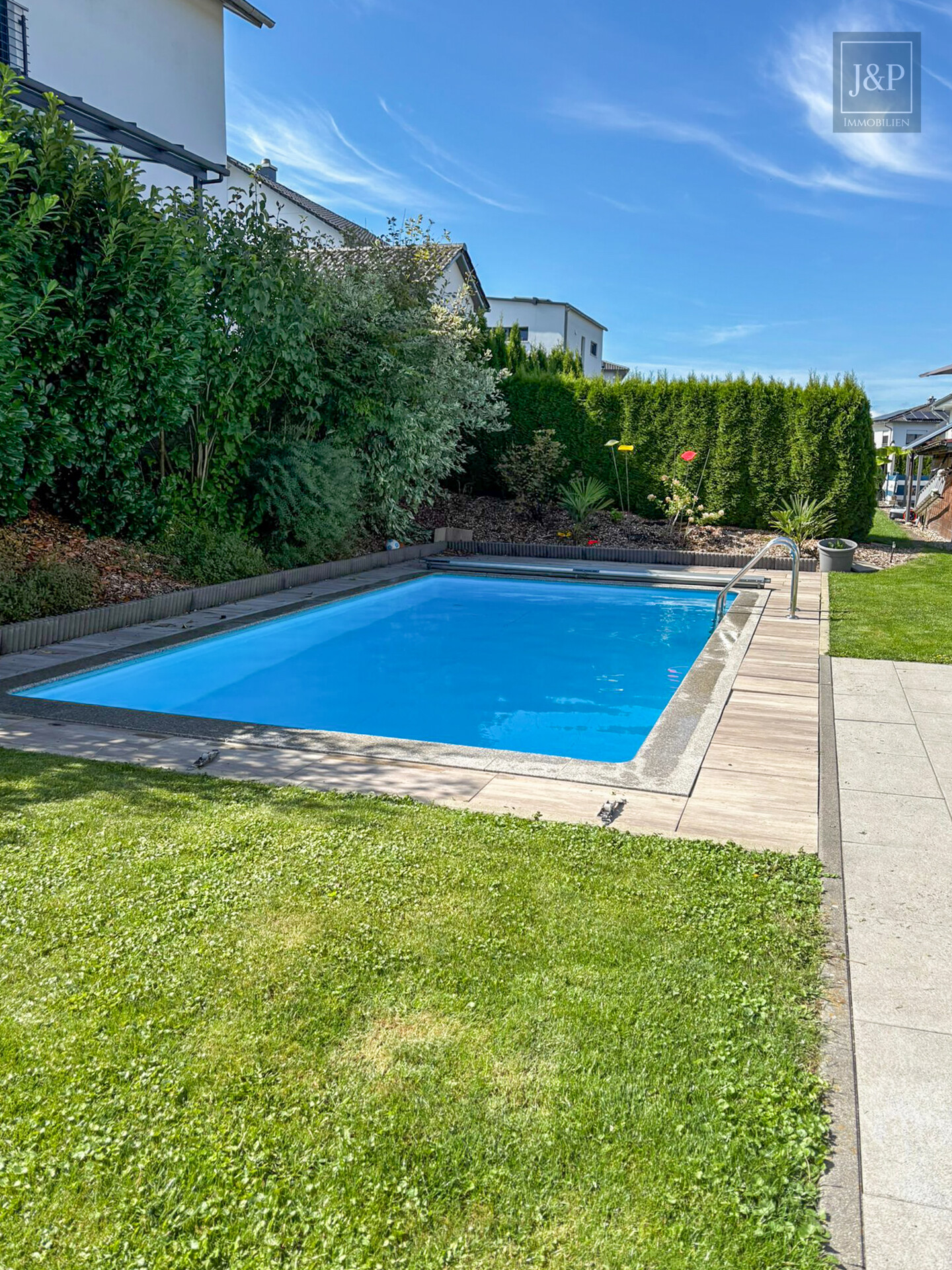 Traumhaus im Grünen: Pool, Garten und nachhaltige Energielösungen! - Pool