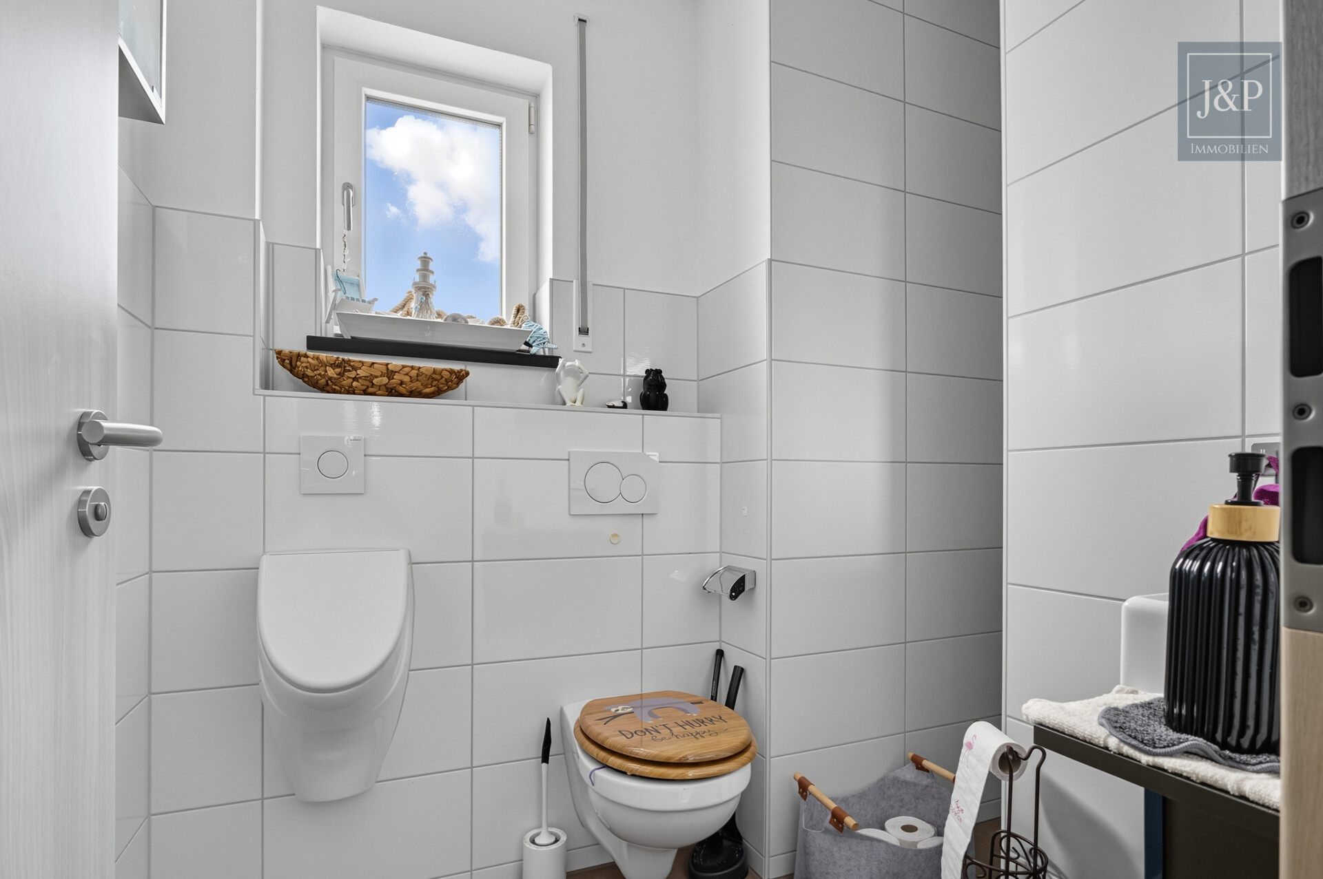 Traumhaus im Grünen: Pool, Garten und nachhaltige Energielösungen! - Gäste-WC