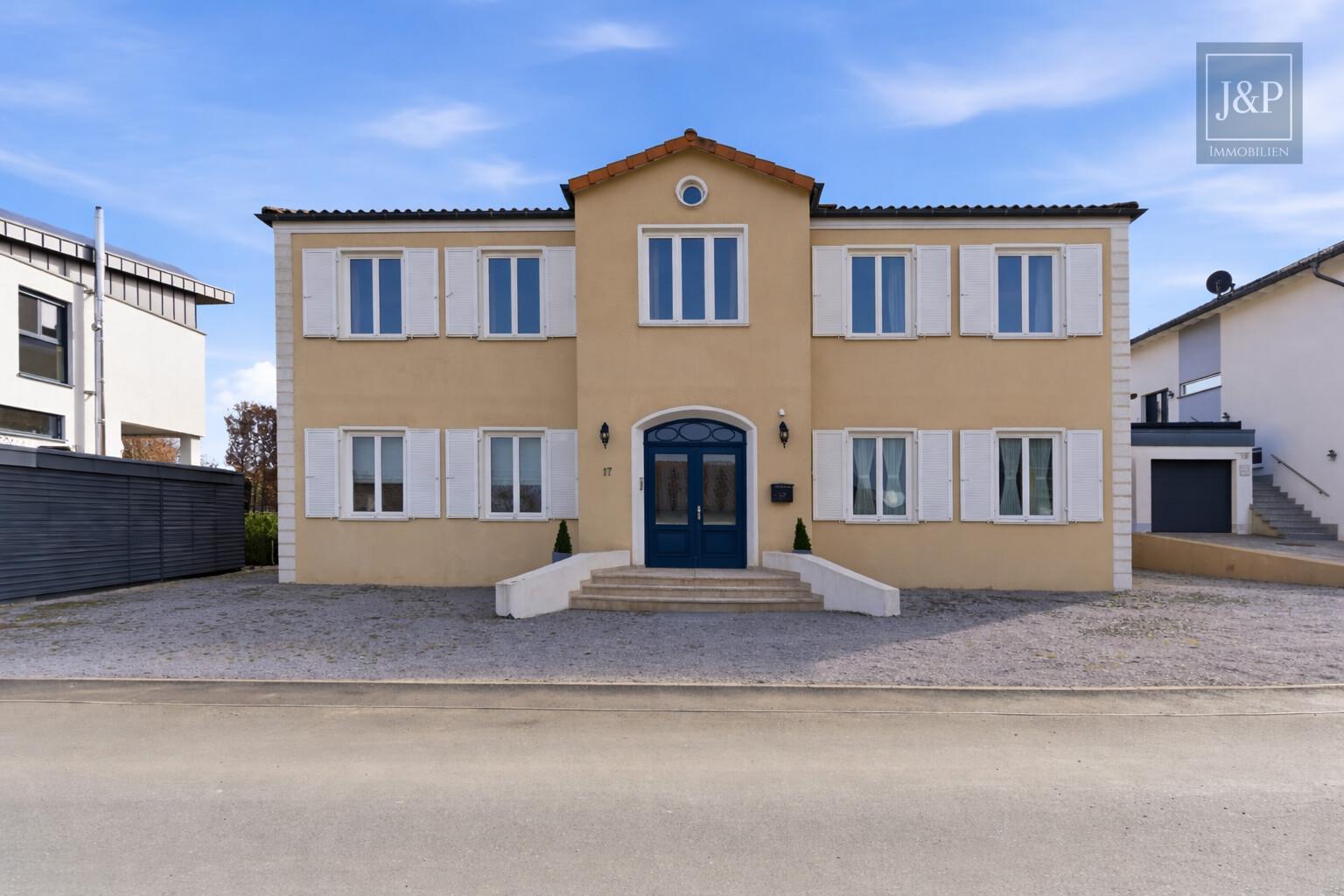 Einzigartiges Wohnkonzept nach Feng Shui – KfW-40 Anwesen inkl. Büro / ELW in Feldrandlage - Aussenansicht