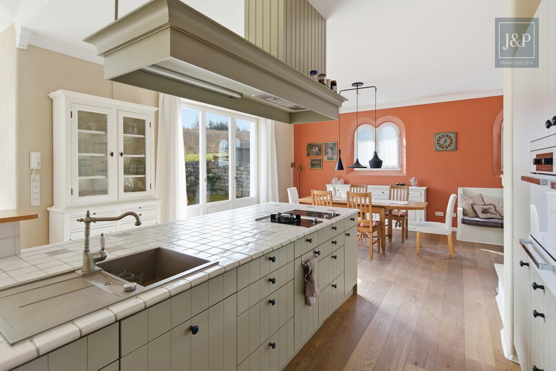 Einzigartiges Wohnkonzept nach Feng Shui – KfW-40 Anwesen inkl. Büro / ELW in Feldrandlage - Küche