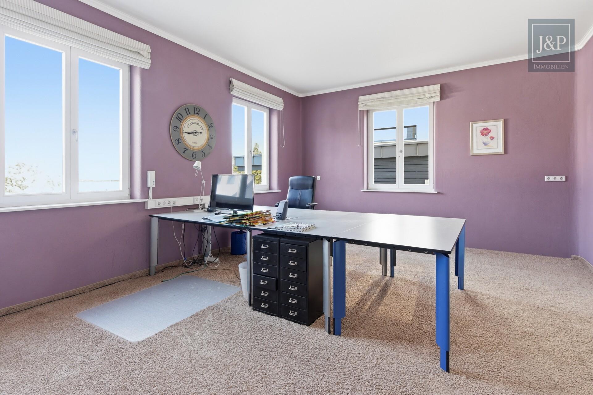 Einzigartiges Wohnkonzept nach Feng Shui – KfW-40 Anwesen inkl. Büro / ELW in Feldrandlage - Büro