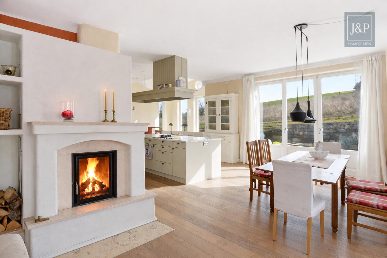 Einzigartiges Wohnkonzept nach Feng Shui – KfW-40 Anwesen inkl. Büro / ELW in Feldrandlage - Wohnbereich