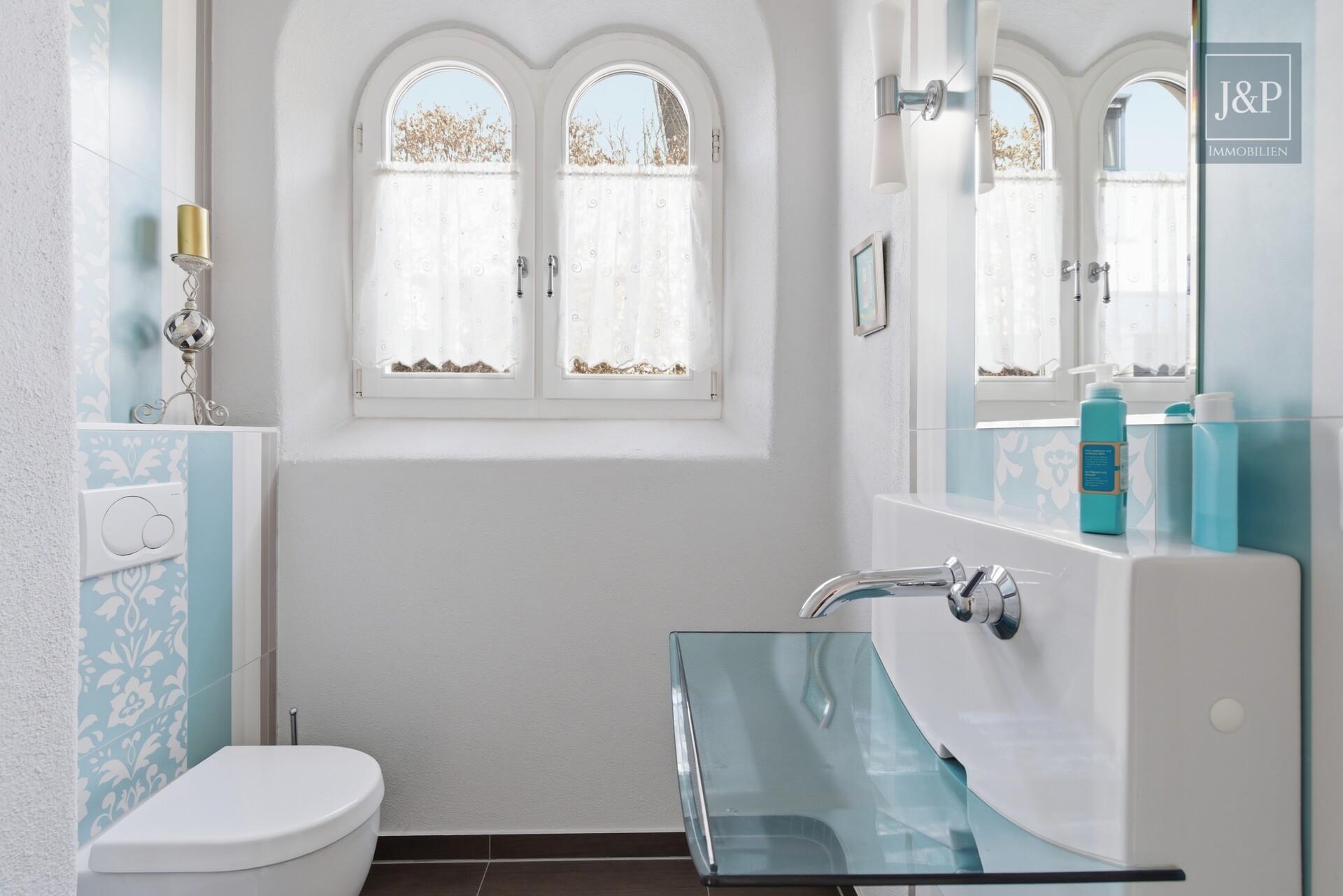 Einzigartiges Wohnkonzept nach Feng Shui – KfW-40 Anwesen inkl. Büro / ELW in Feldrandlage - Gäste WC