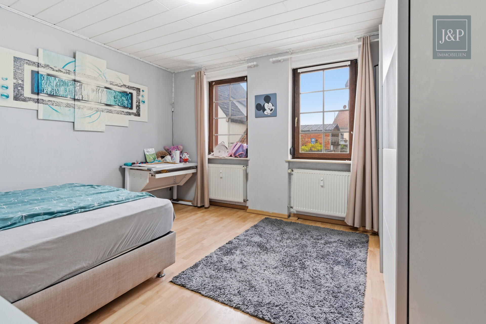 Großzügiges Wohnhaus mit vielseitigen Nutzungsmöglichkeiten & Anbau in zentraler Lage - Zimmer