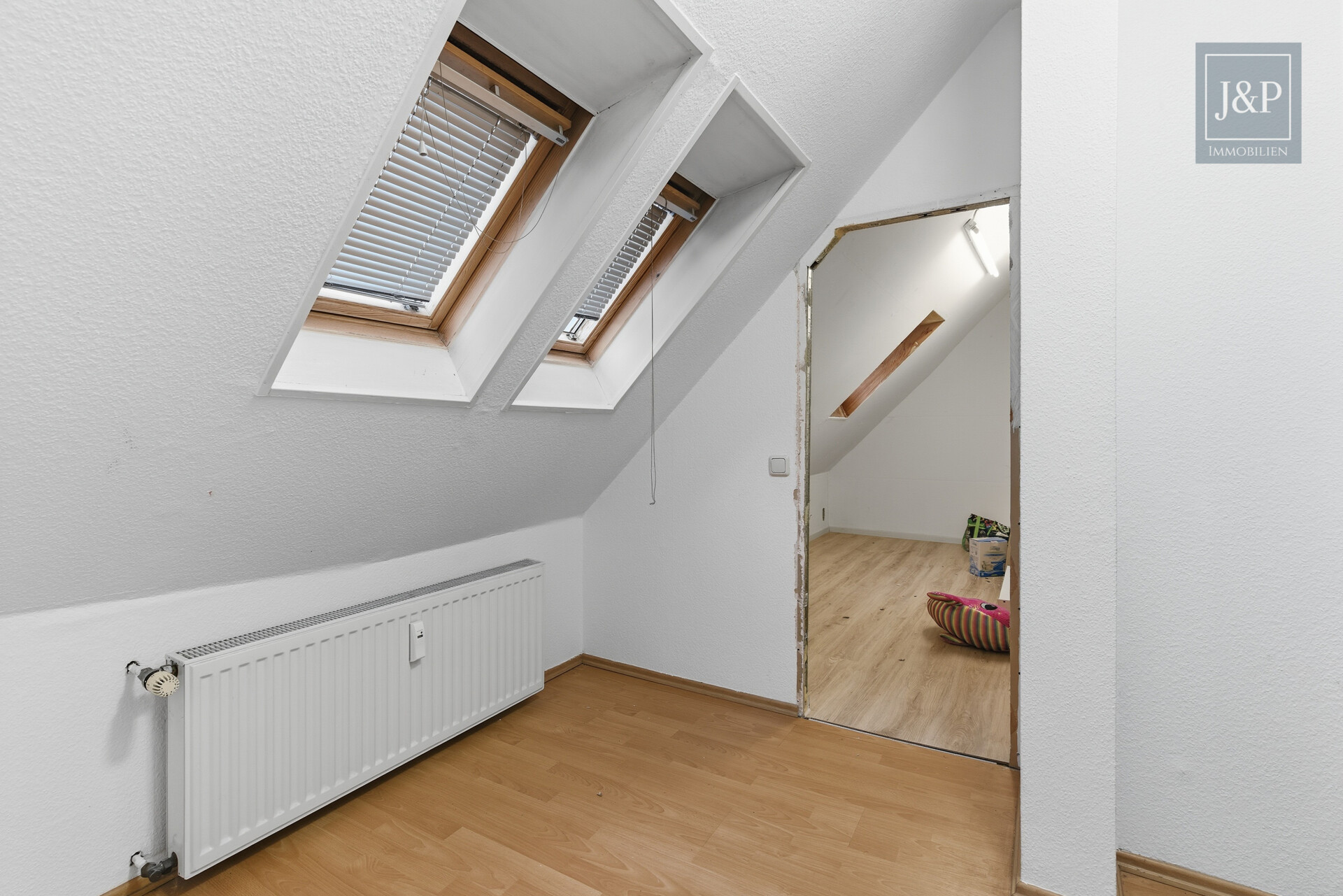 Großzügiges Wohnhaus mit vielseitigen Nutzungsmöglichkeiten & Anbau in zentraler Lage - Dachgeschoss